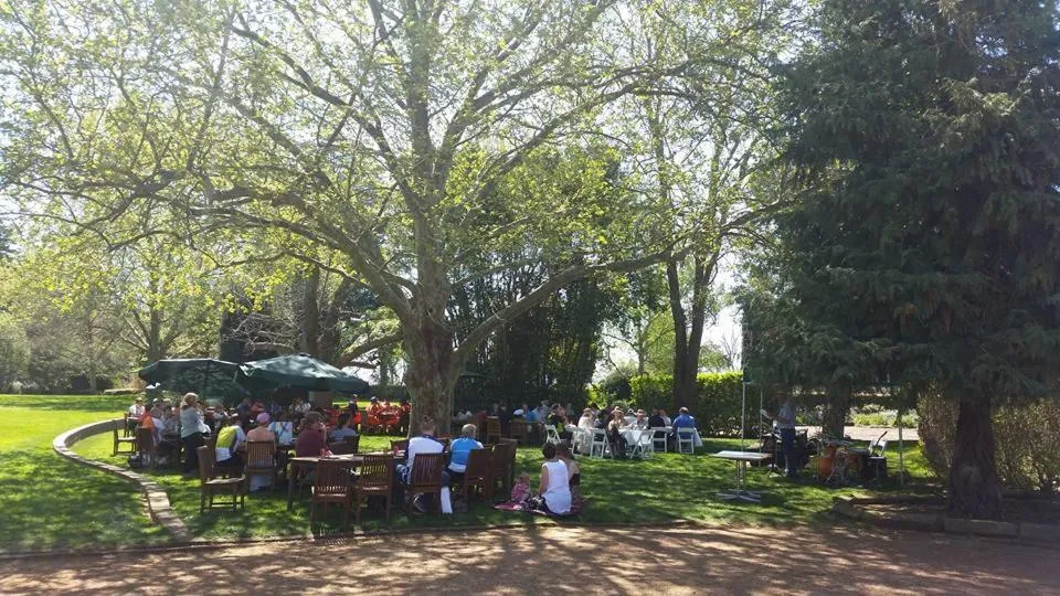 Area and facilities in Petersons Armidale Winery and Guesthouse