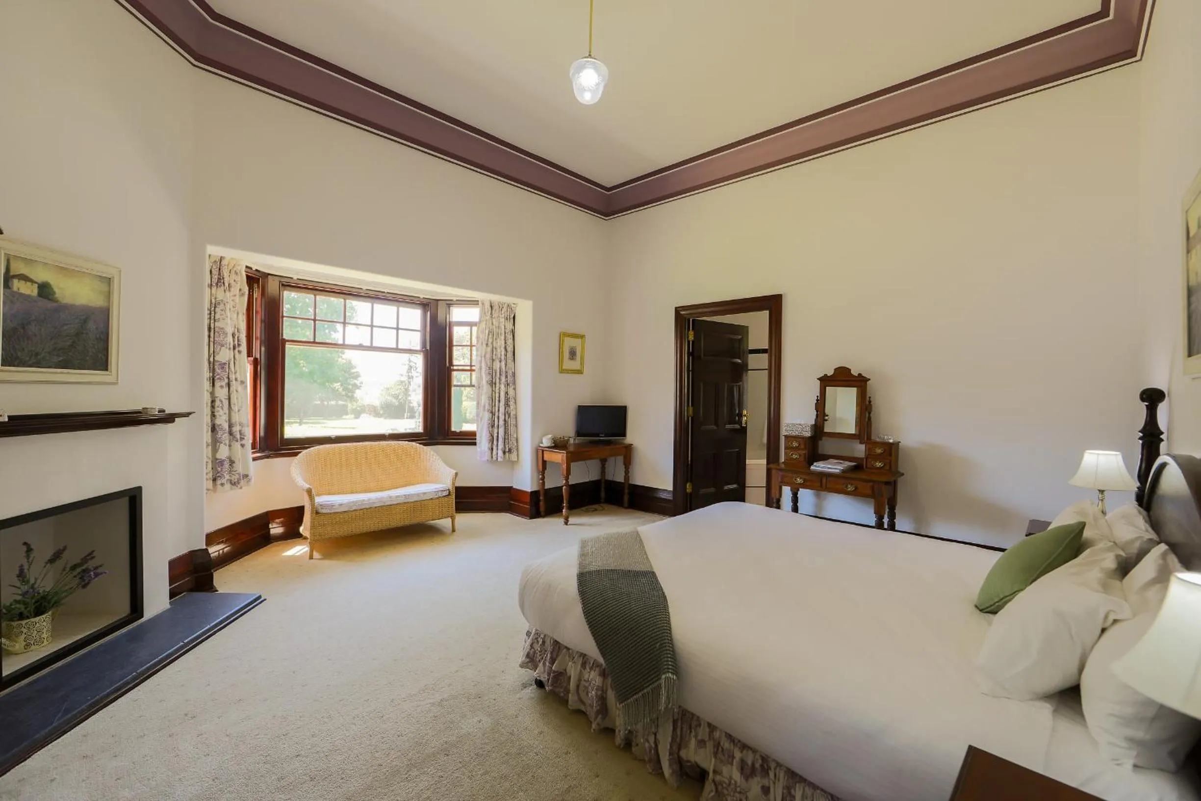 Bed in Petersons Armidale Winery and Guesthouse