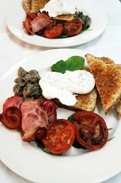 Breakfast in Petersons Armidale Winery and Guesthouse Breakfast in Petersons Armidale Winery and Guesthouse