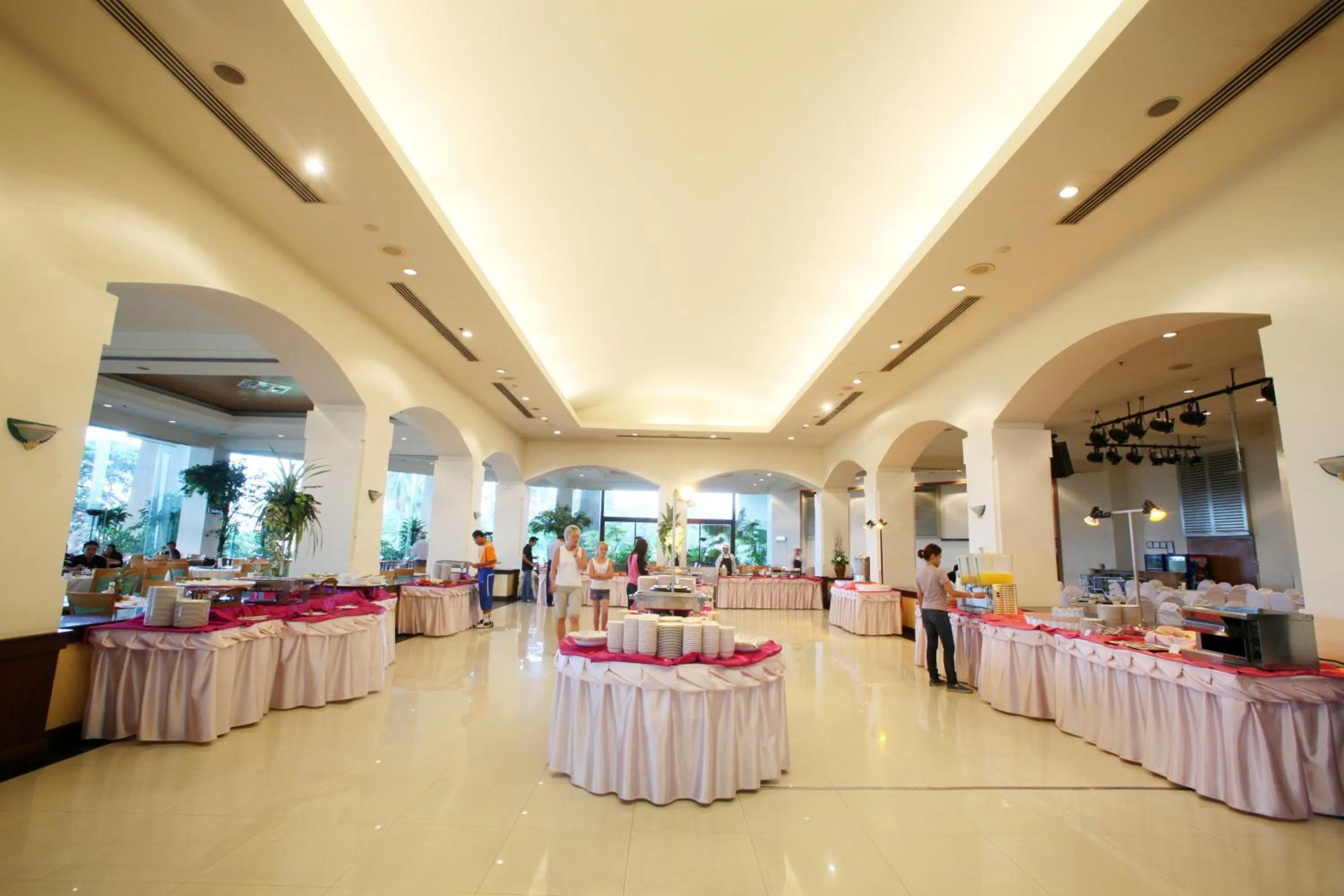 Day in Thumrin Thana Hotel