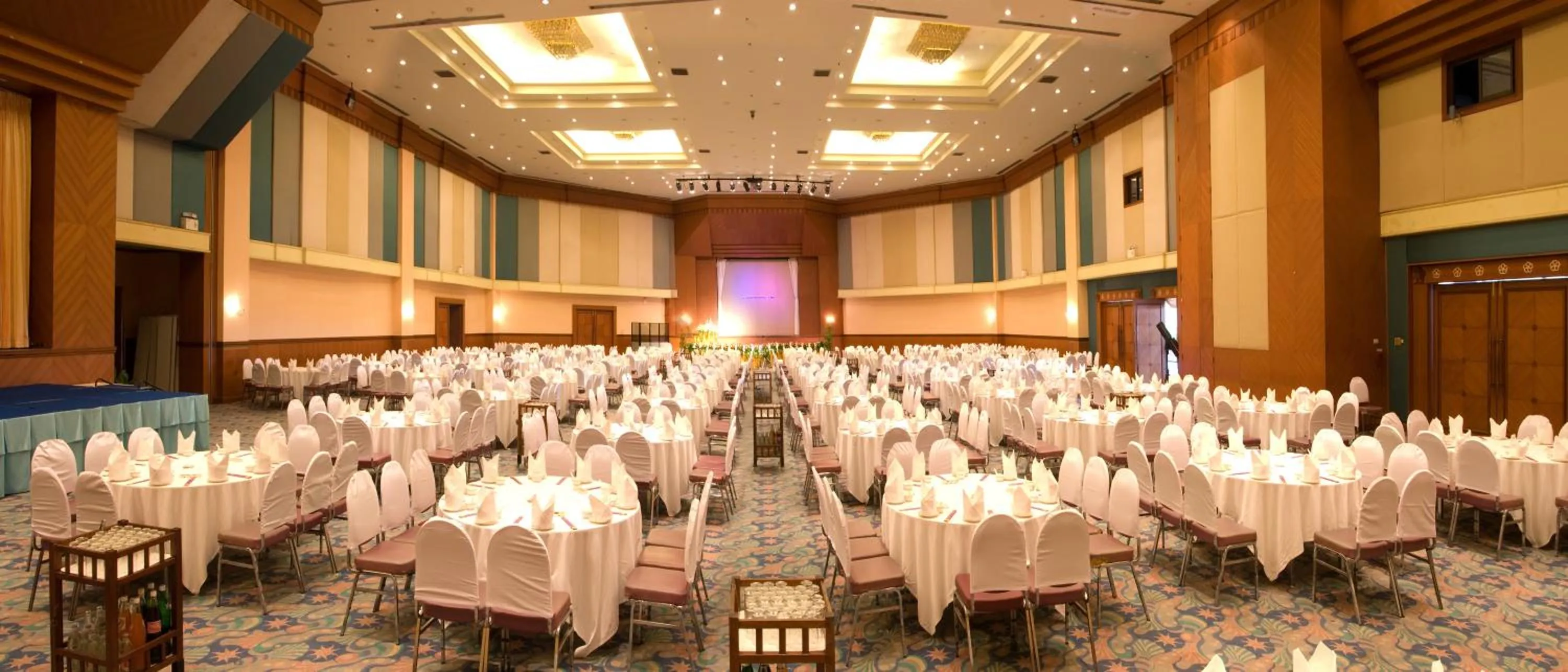 Meeting/conference room in Thumrin Thana Hotel