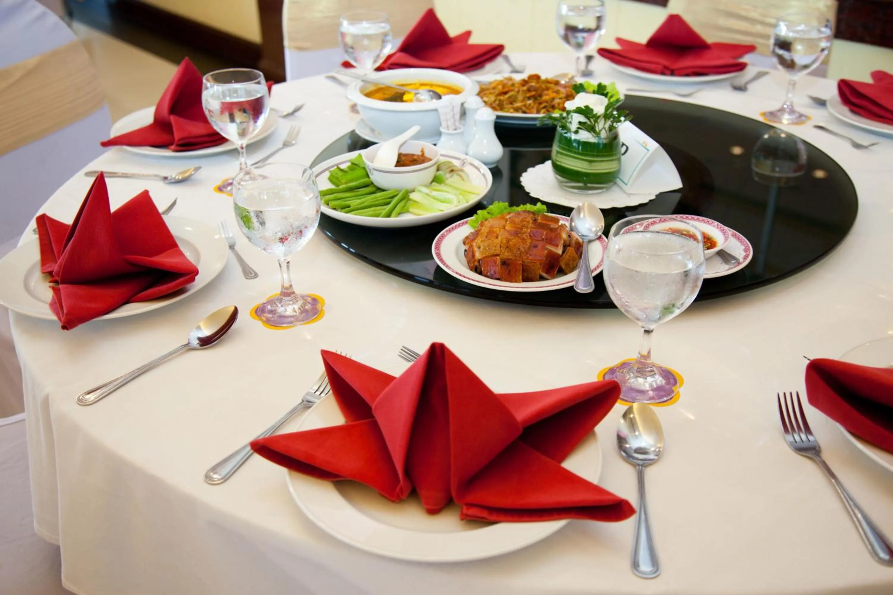 Meals in Thumrin Thana Hotel