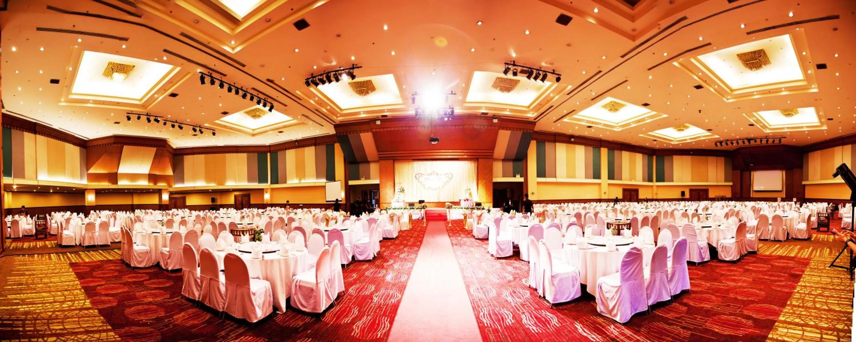 Meeting/conference room in Thumrin Thana Hotel