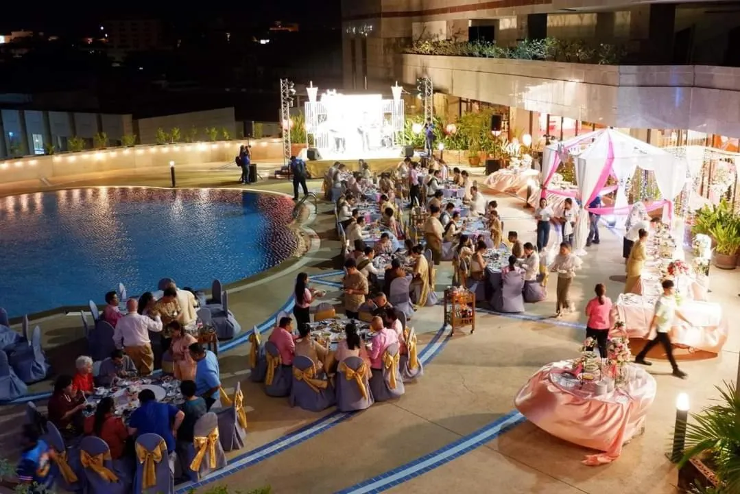 Night in Thumrin Thana Hotel