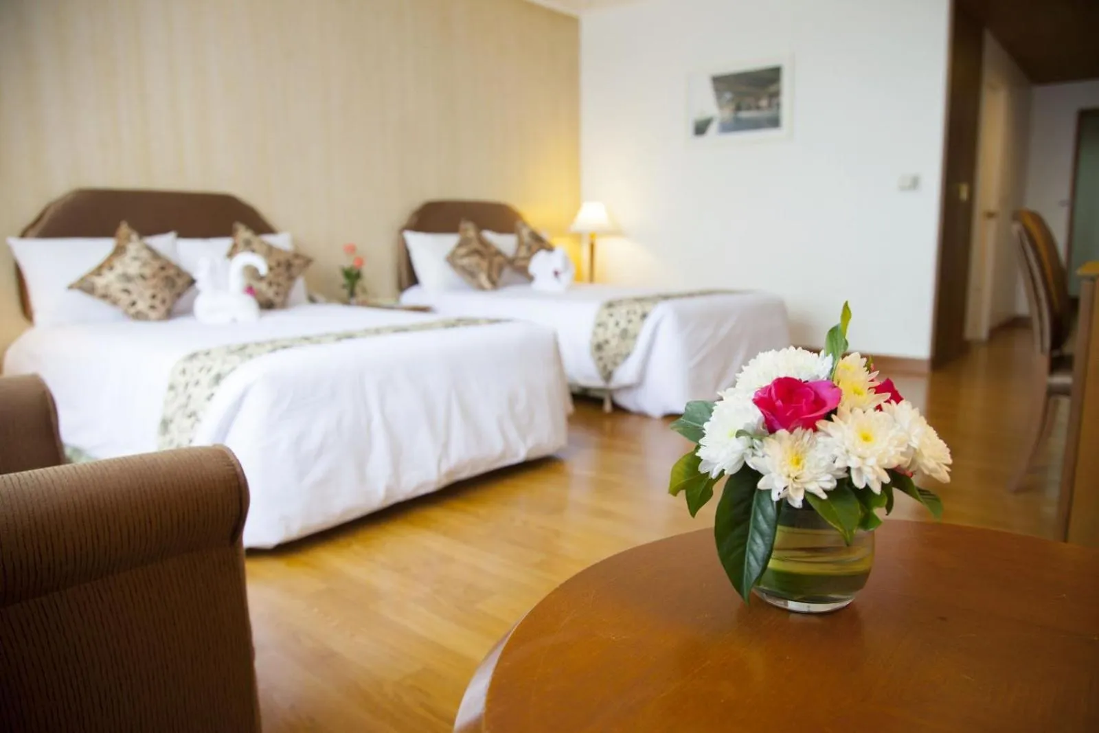 Bed in Thumrin Thana Hotel