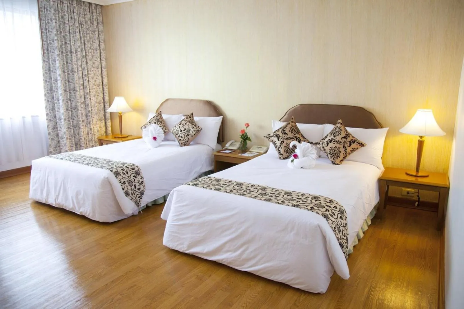 Bed in Thumrin Thana Hotel