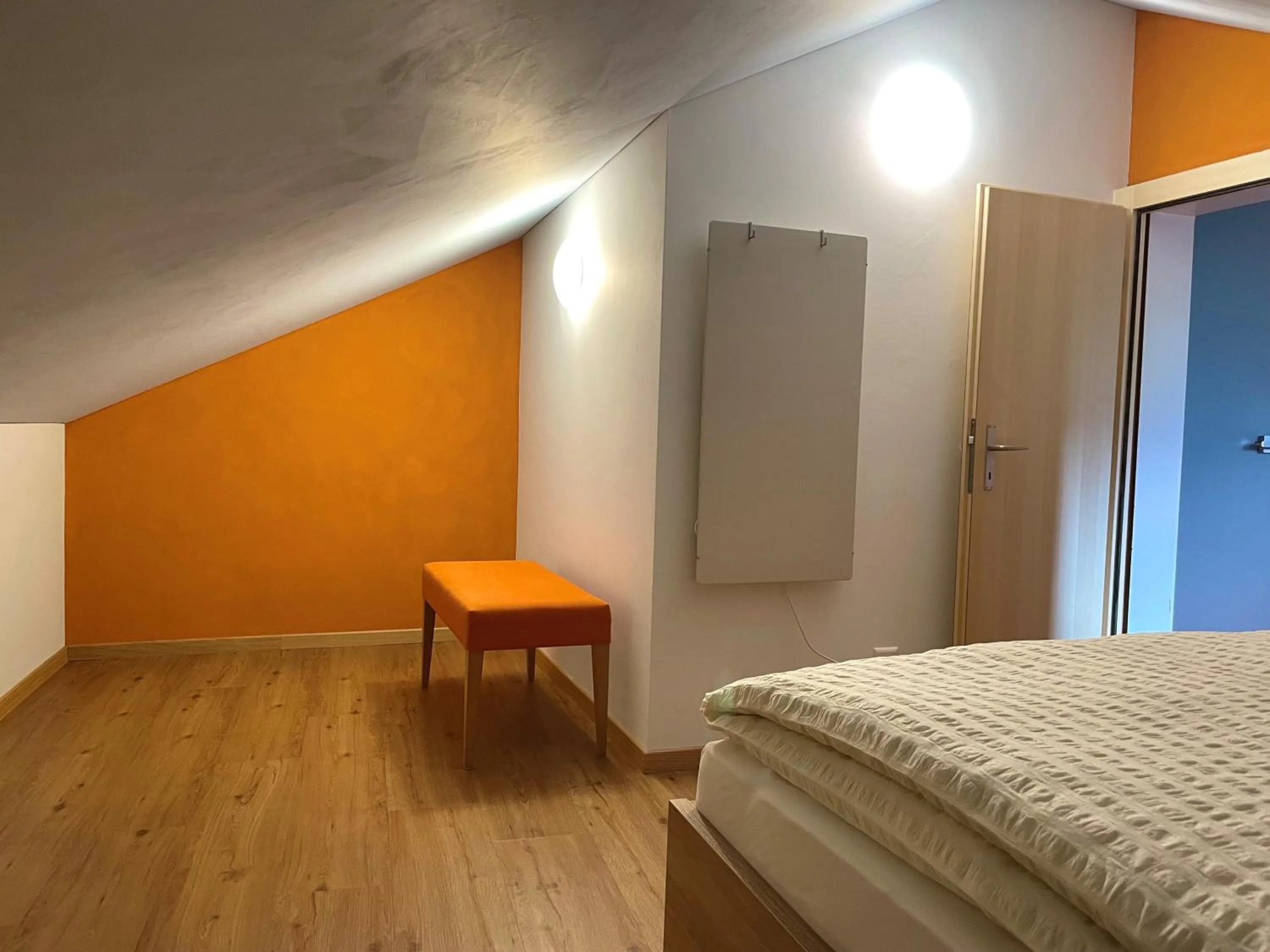 Photo of the whole room, Bed in Boutique und Bier Hotel des alpes