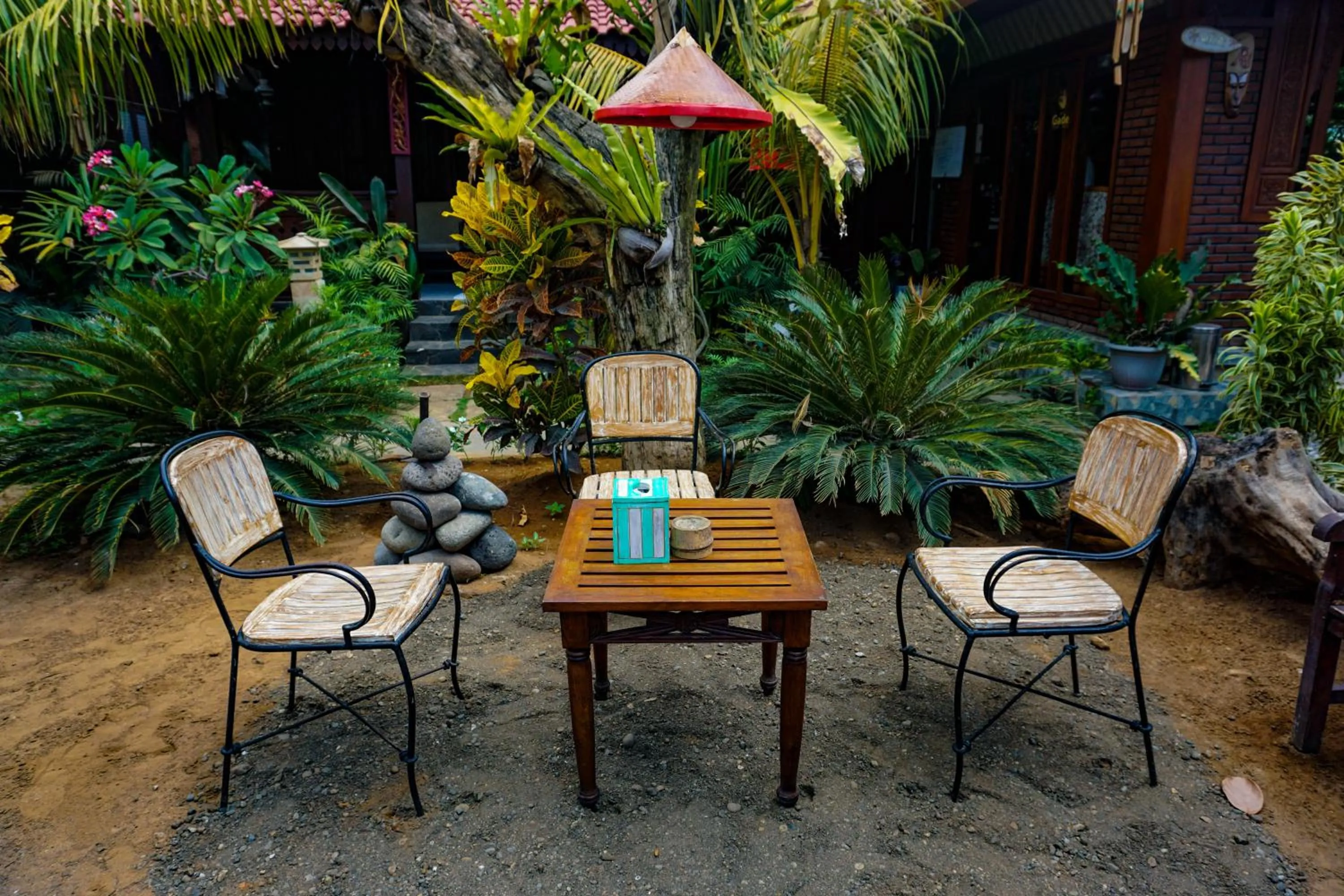 Restaurant/places to eat in Wisma Pulau Merah