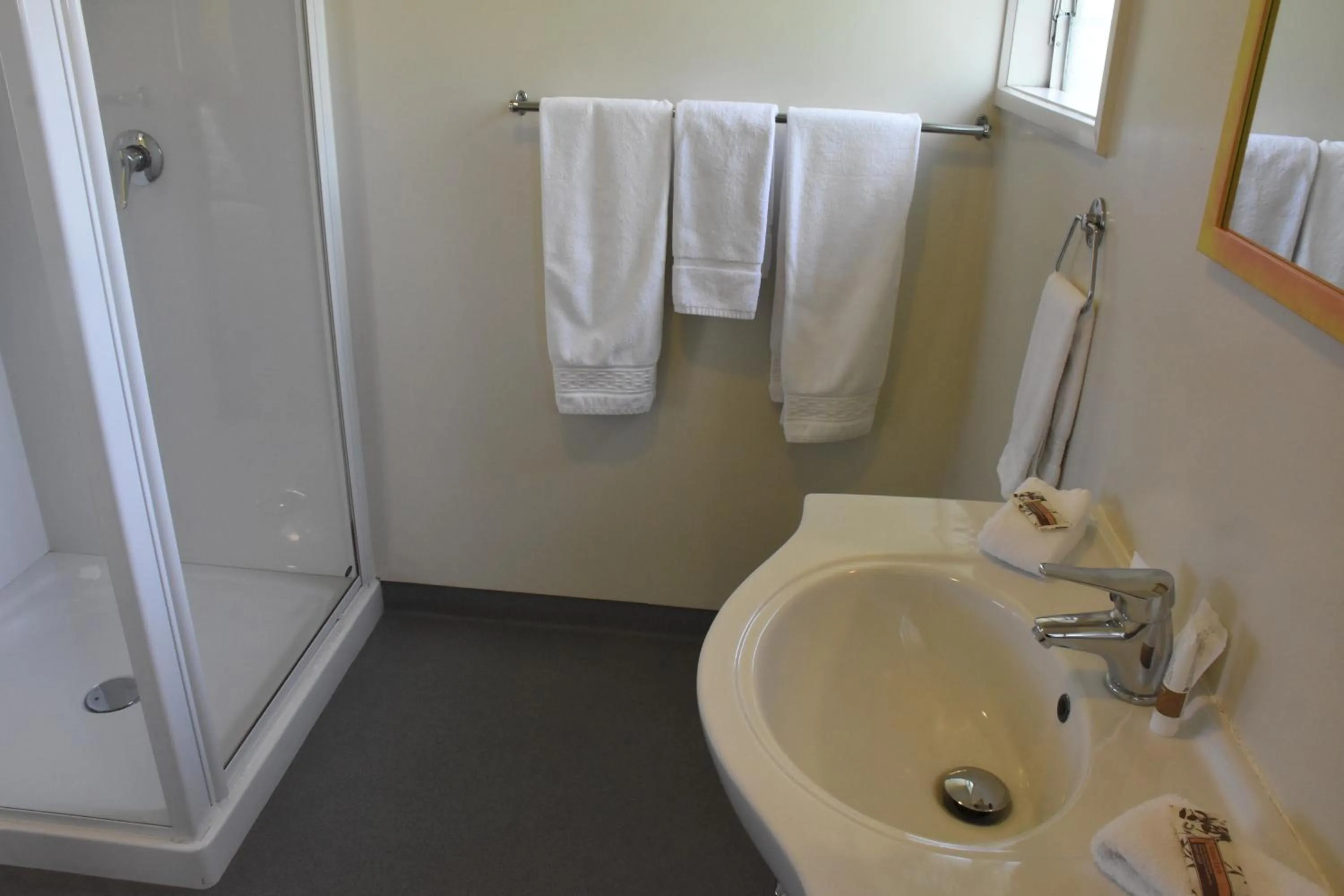 Featherston Motels And Camping