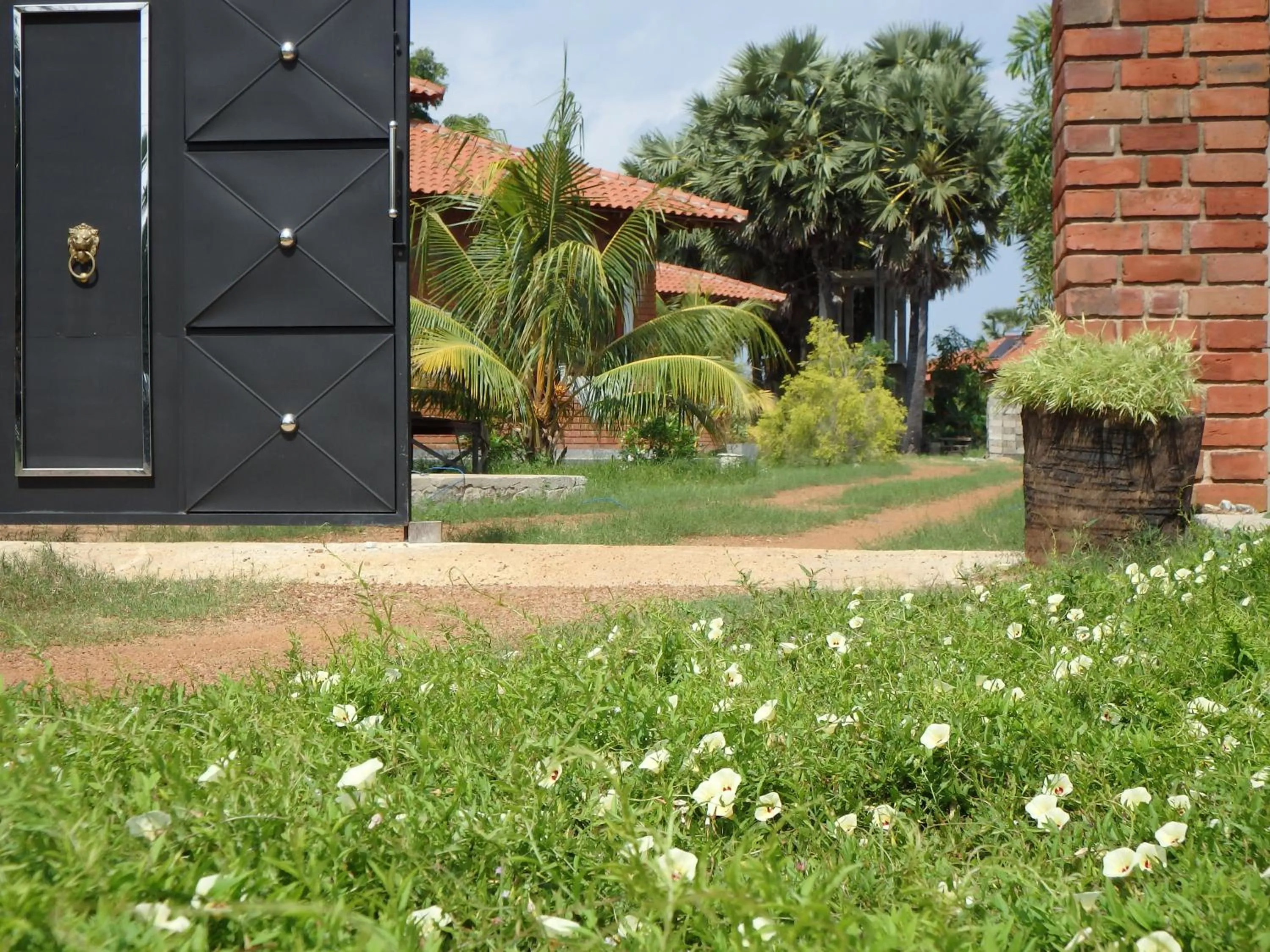 Facade/entrance in Aki Villa