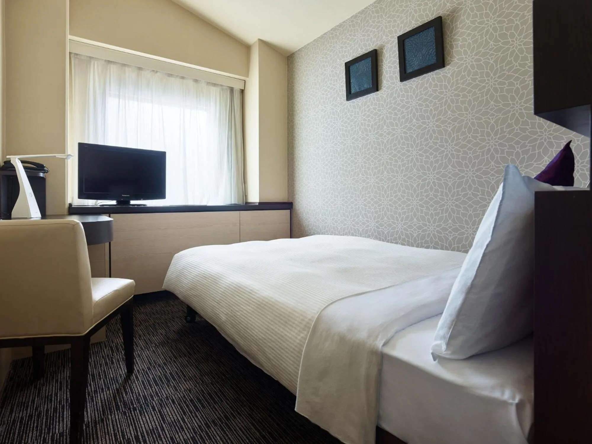 Photo of the whole room, TV/Entertainment Center in Mitsui Garden Hotel Osaka Yodoyabashi