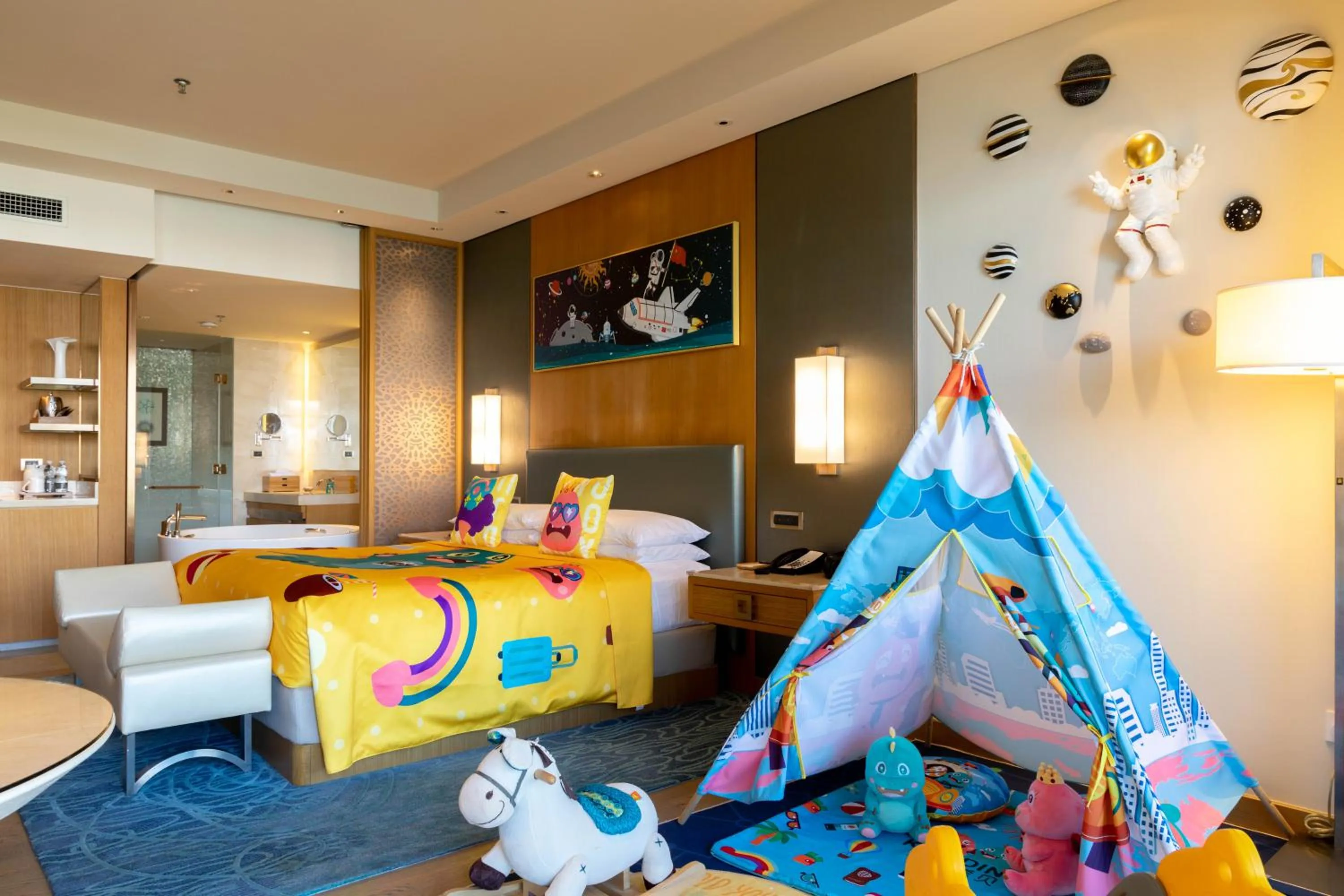 Photo of the whole room, Bed in JW Marriott Hotel Sanya Dadonghai Bay