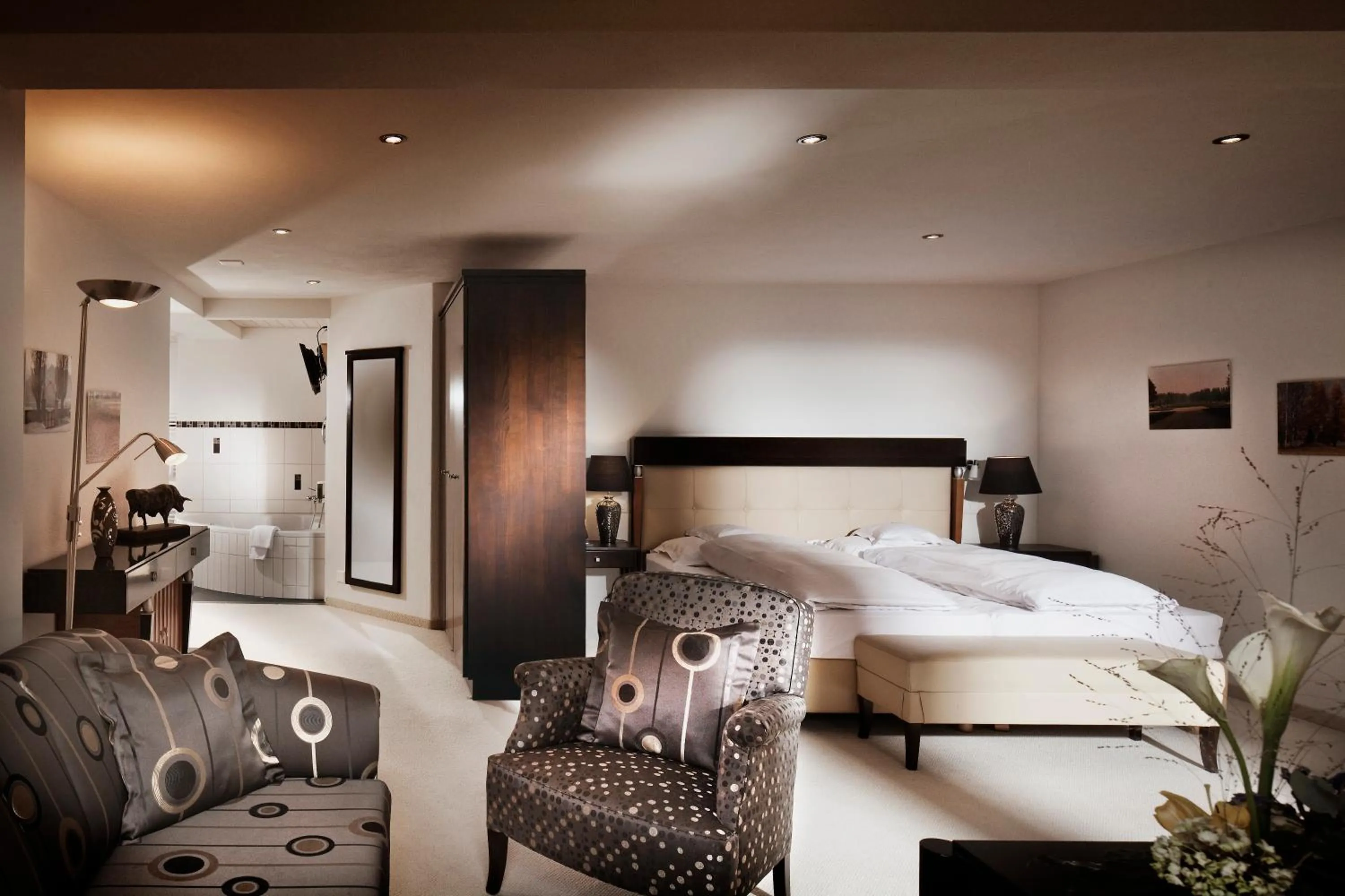 Bed in Waldhotel Doldenhorn