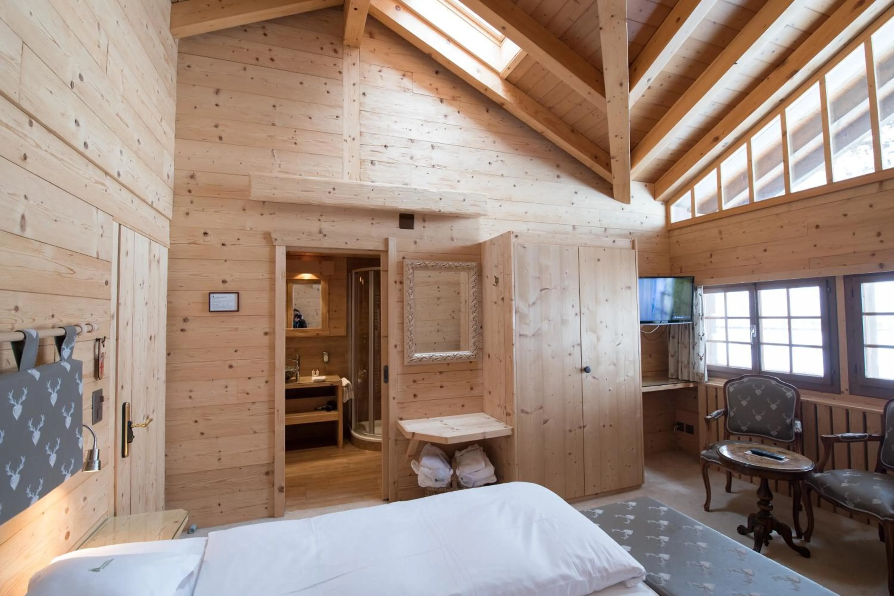 Photo of the whole room in Waldhotel Doldenhorn