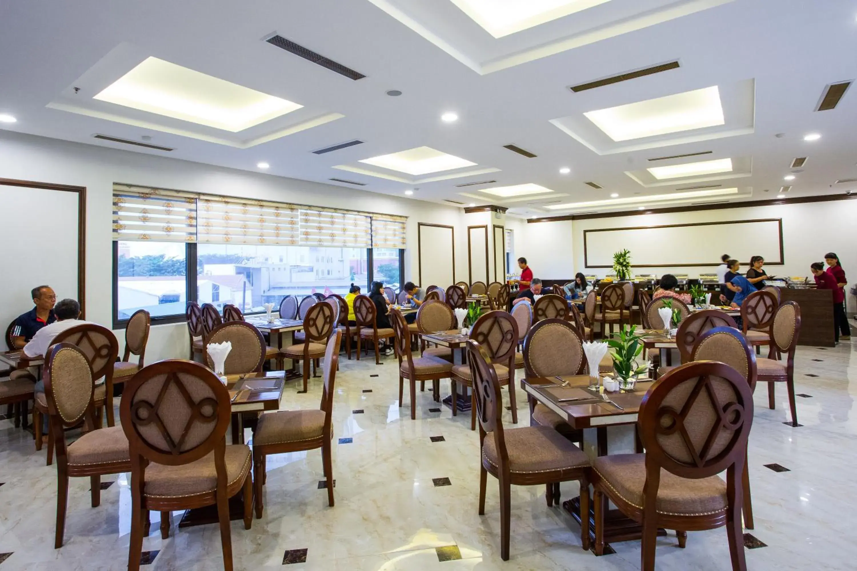 Restaurant/places to eat in Song Loc Luxury Hotel Restaurant/places to eat in Song Loc Luxury Hotel