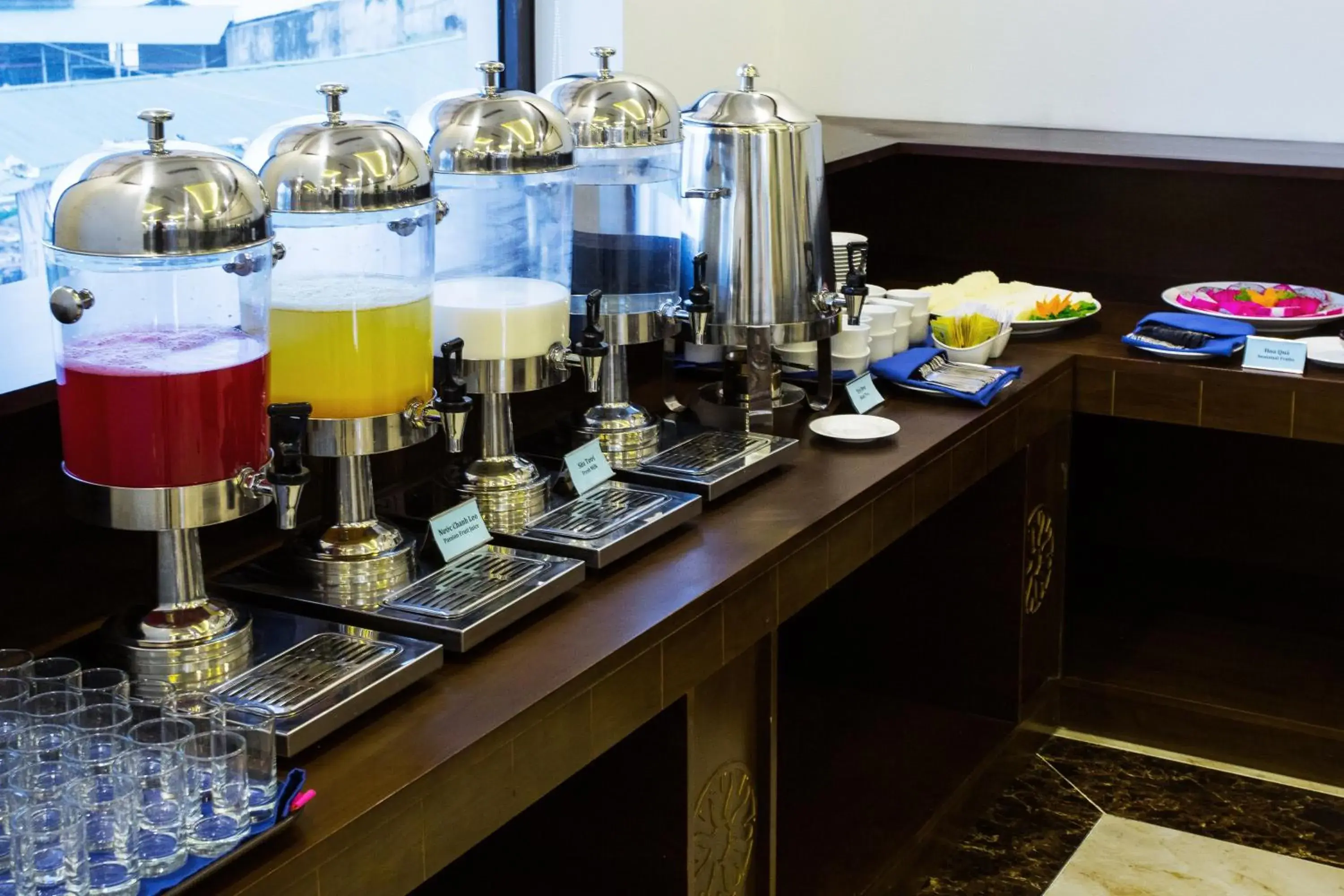 Restaurant/places to eat in Song Loc Luxury Hotel Restaurant/places to eat in Song Loc Luxury Hotel