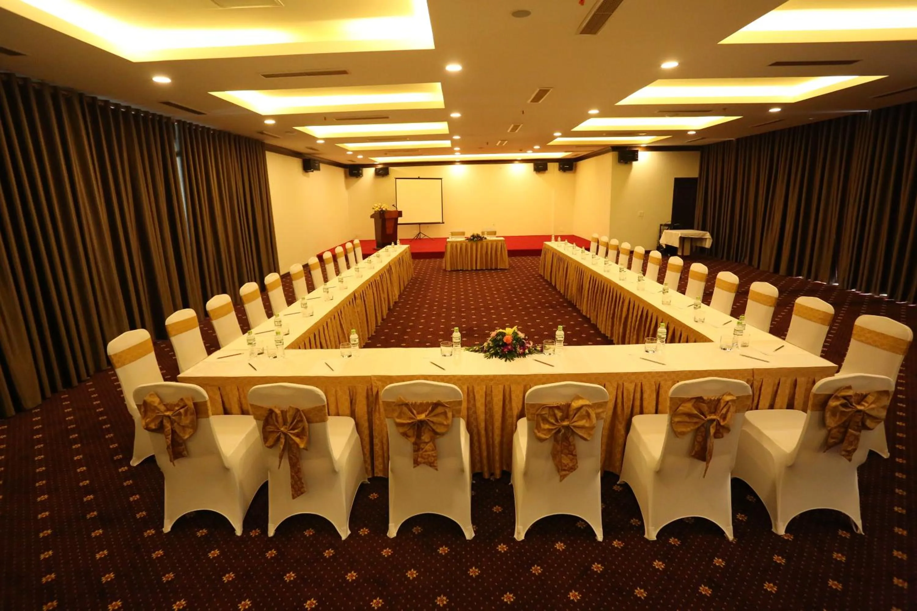 Banquet/Function facilities in Song Loc Luxury Hotel