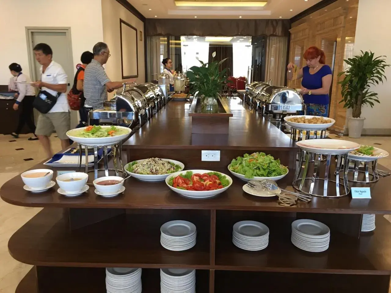 Restaurant/places to eat in Song Loc Luxury Hotel Restaurant/places to eat in Song Loc Luxury Hotel