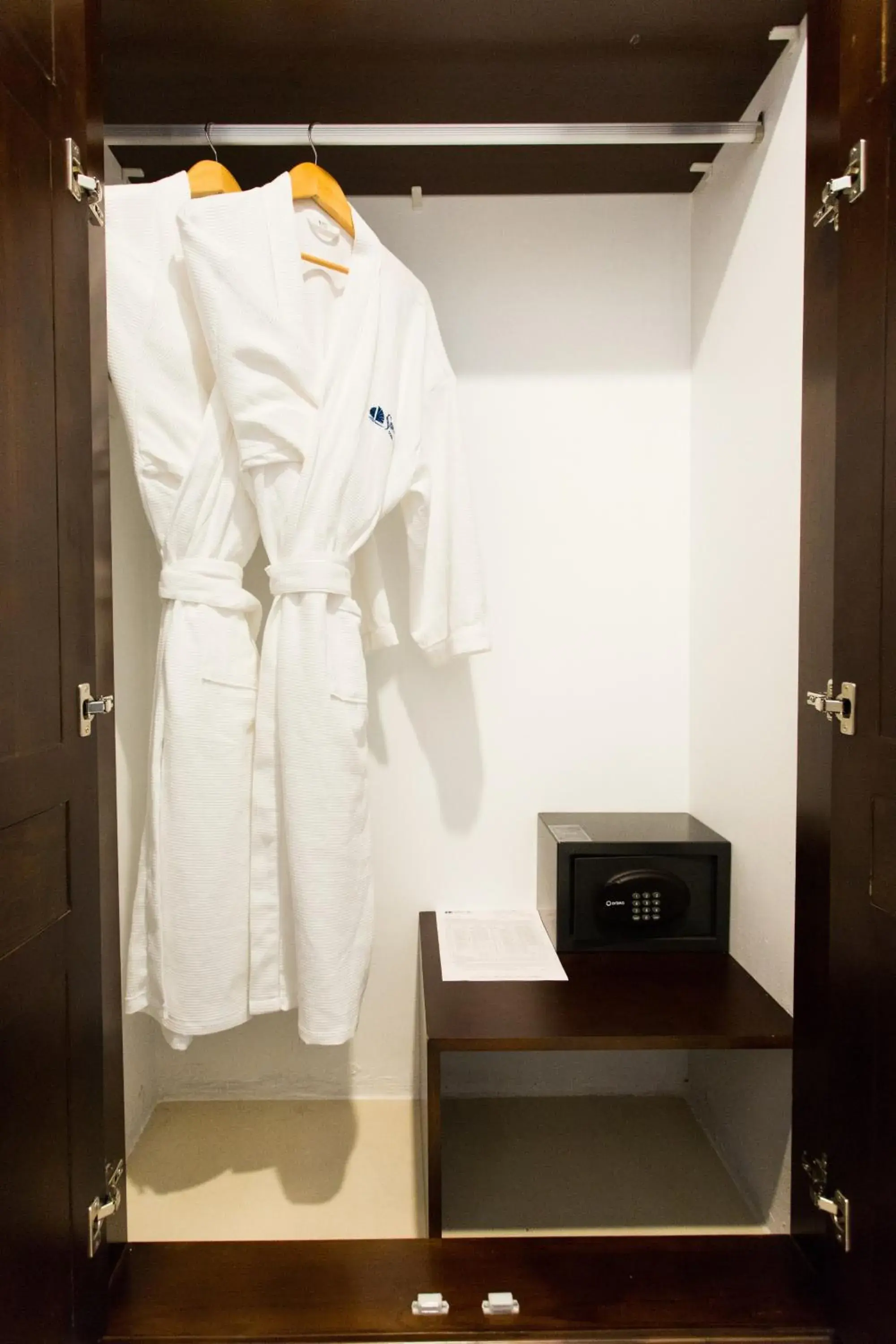 Deluxe Triple Room in Song Loc Luxury Hotel Deluxe Triple Room in Song Loc Luxury Hotel