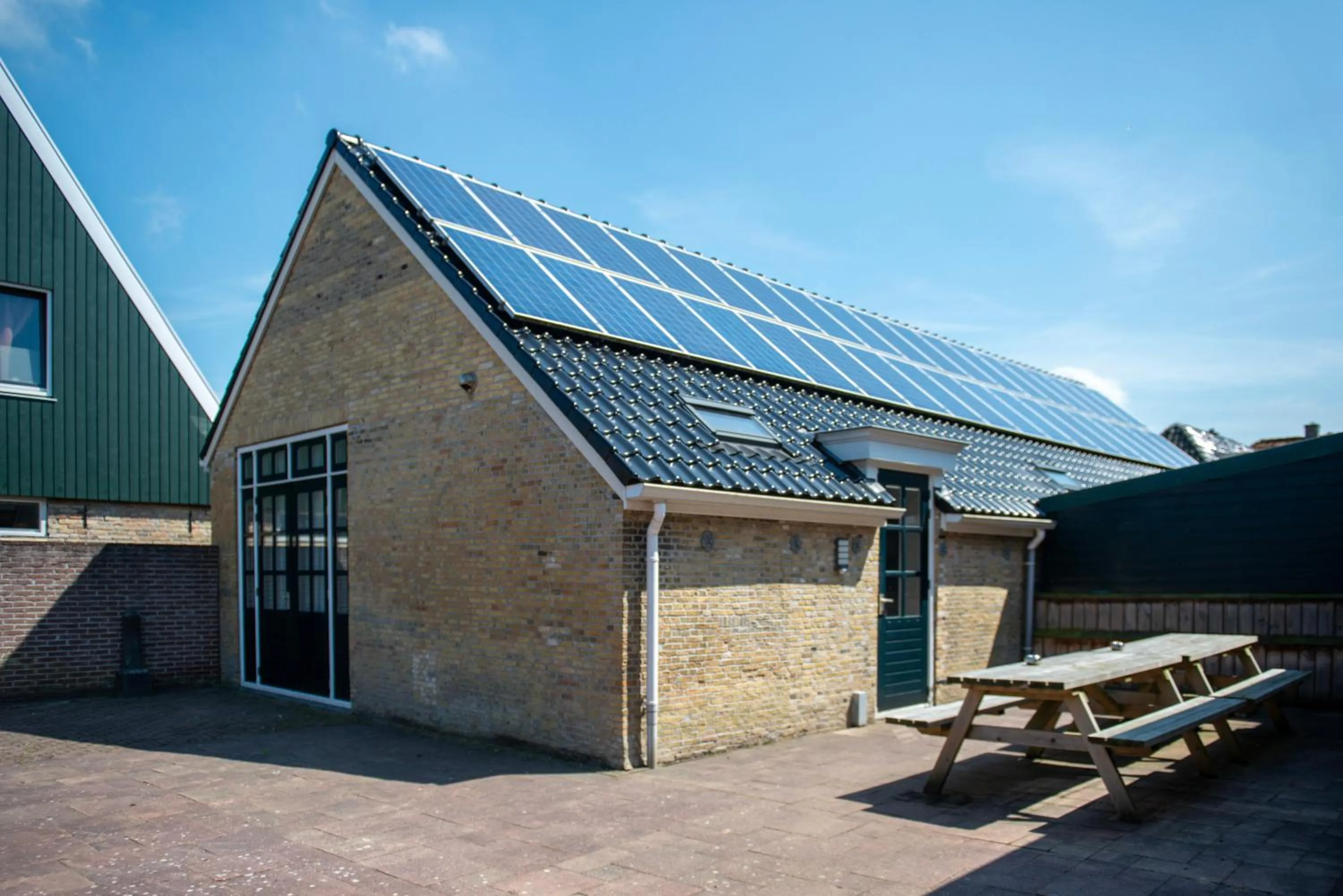 Property building in Hotel de Harmonie