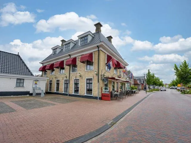 Property building in Hotel de Harmonie