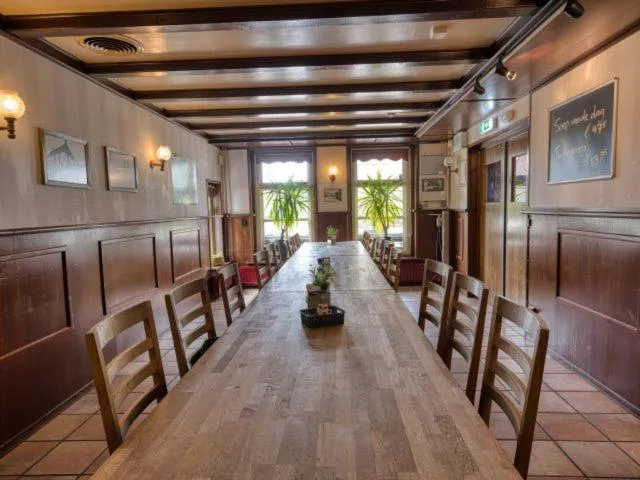 Restaurant/places to eat in Hotel de Harmonie