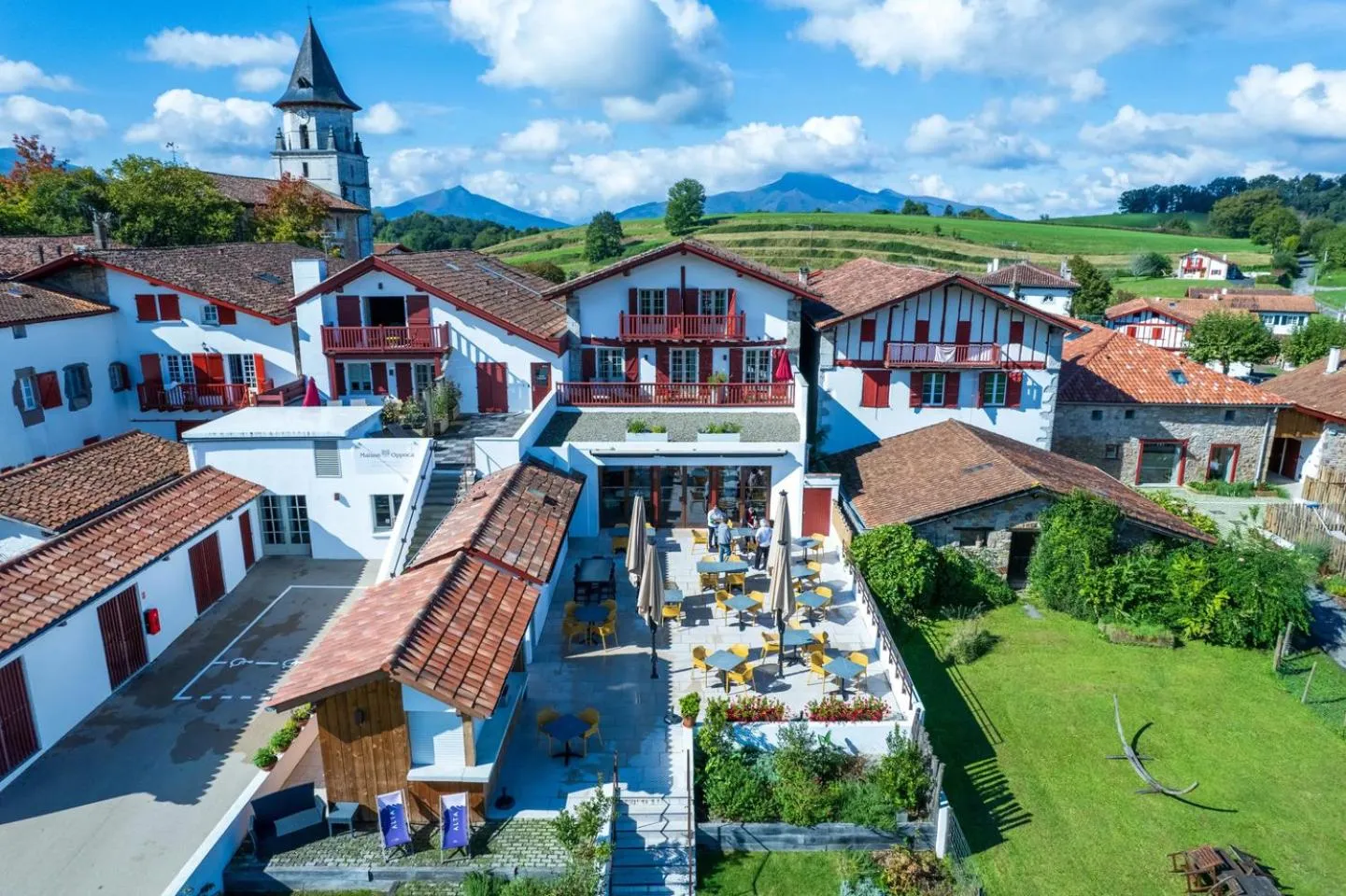 Property building in Hôtel Restaurant & Spa La Maison Oppoca