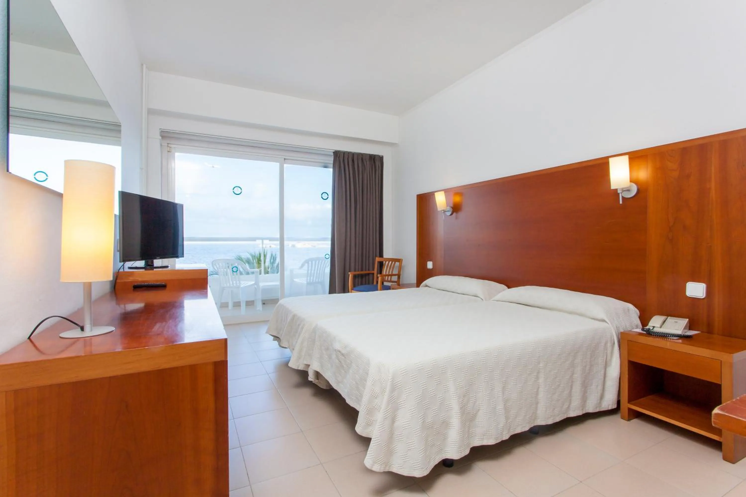 Photo of the whole room, Bed in Hotel Ibiza Playa