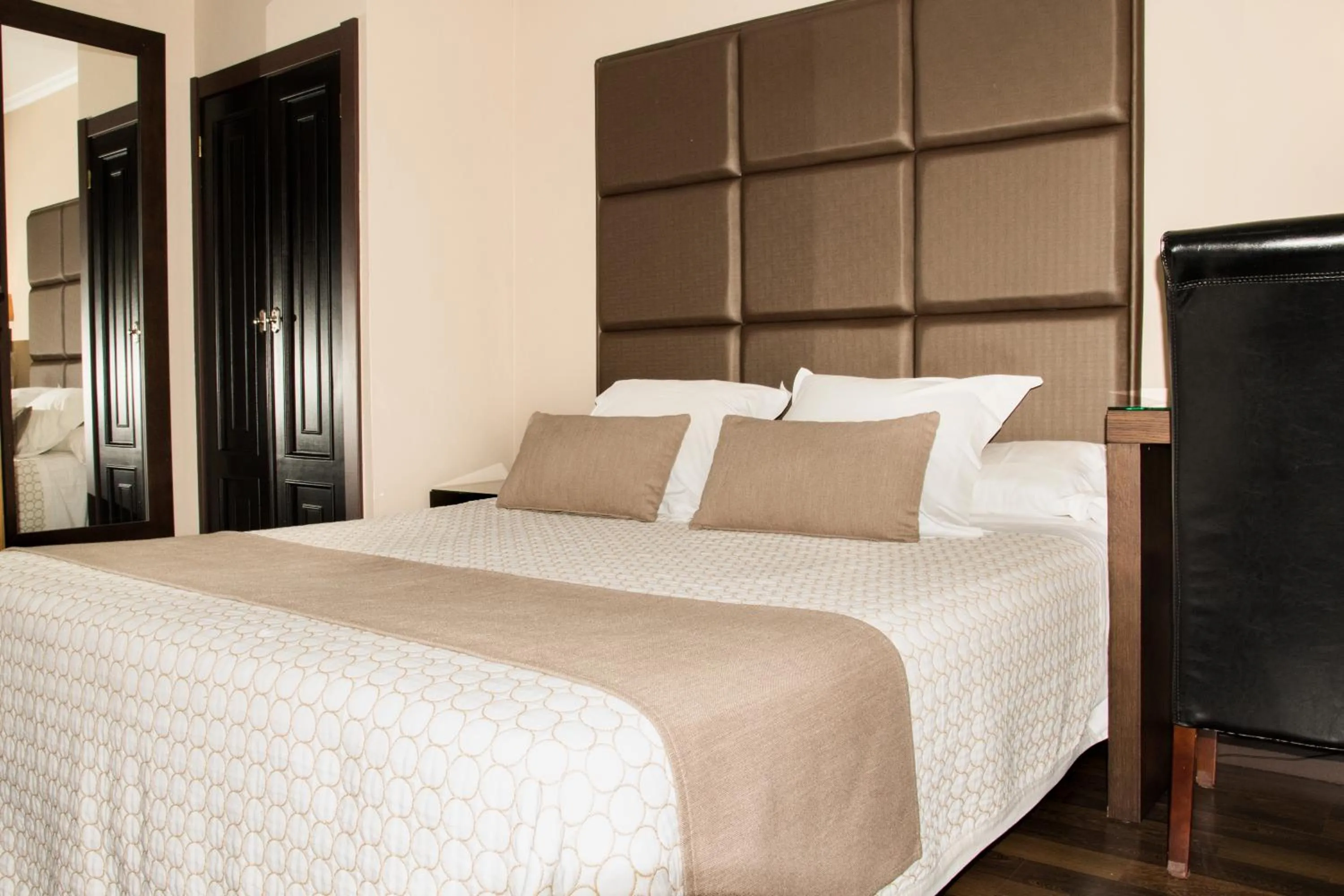 Photo of the whole room, Bed in Hotel A Queimada