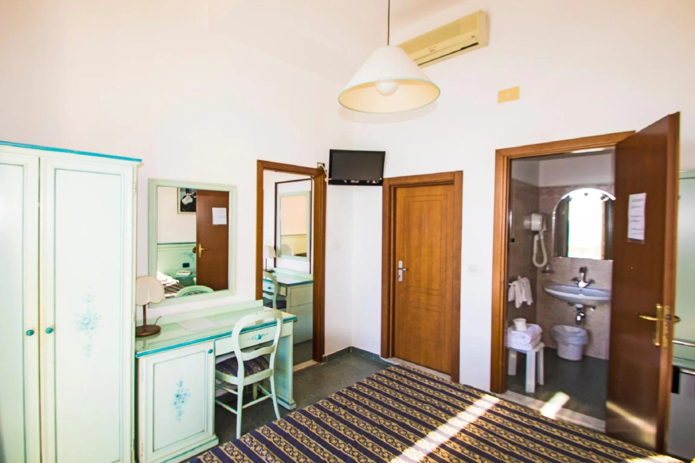 Photo of the whole room in Hotel Baia