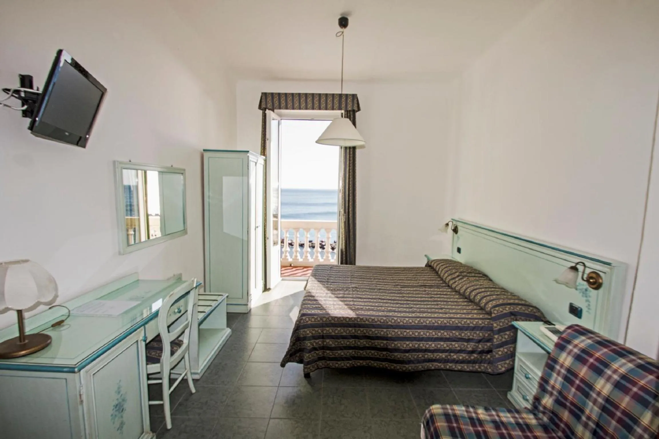 Day, Bed in Hotel Baia