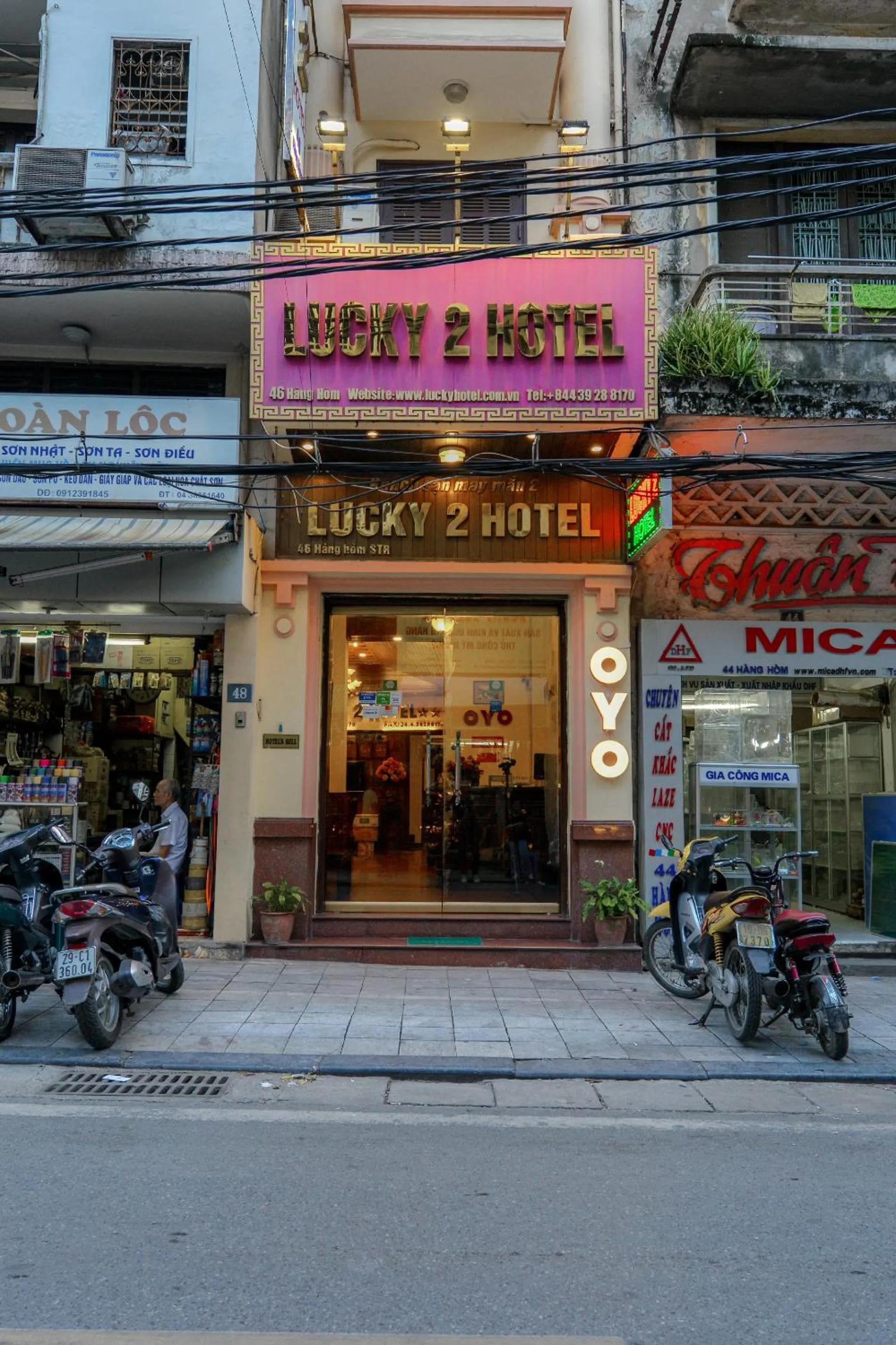 Facade/entrance in Lucky 2 Hotel & Travel