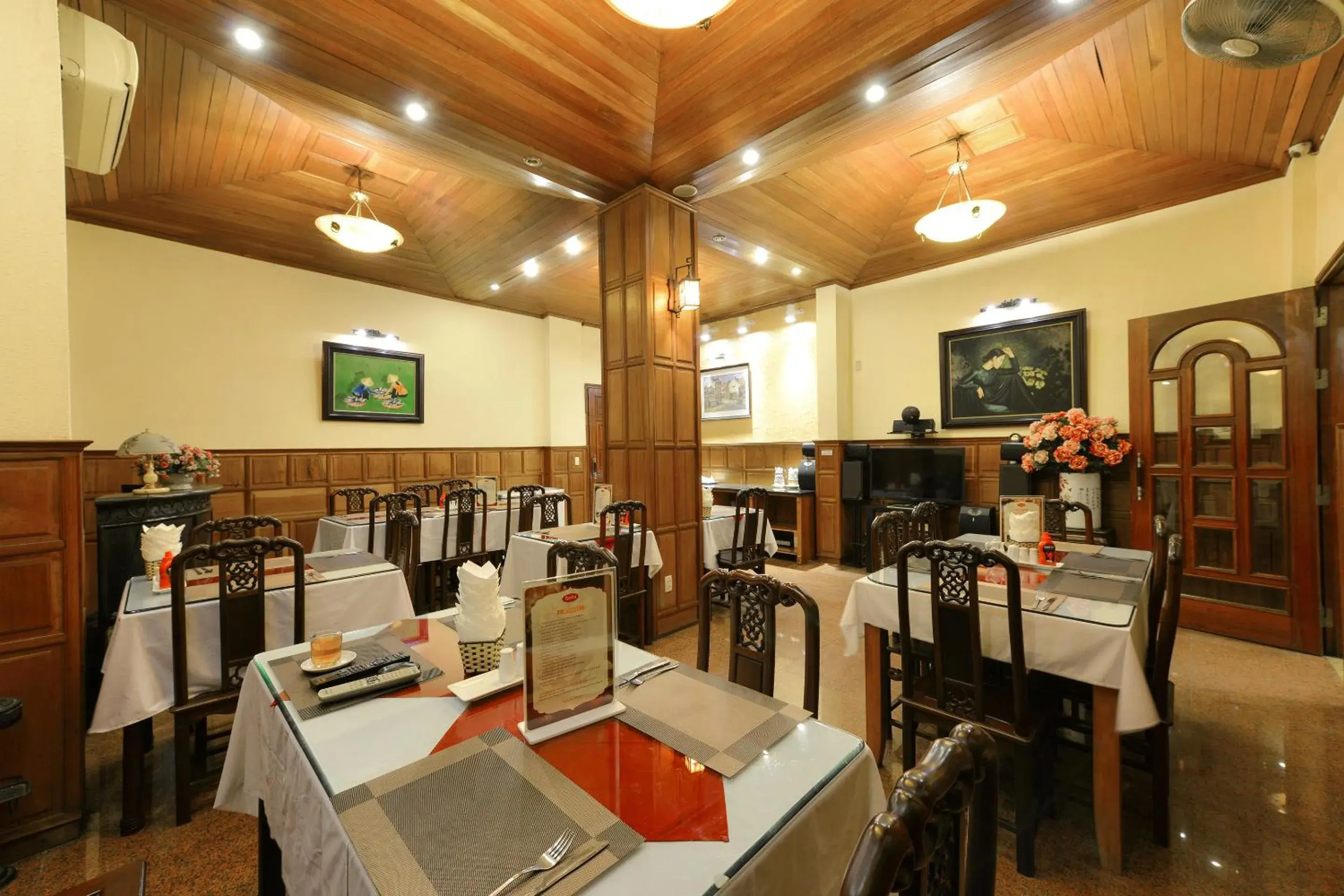 Restaurant/places to eat in Lucky 2 Hotel & Travel Restaurant/places to eat in Lucky 2 Hotel & Travel