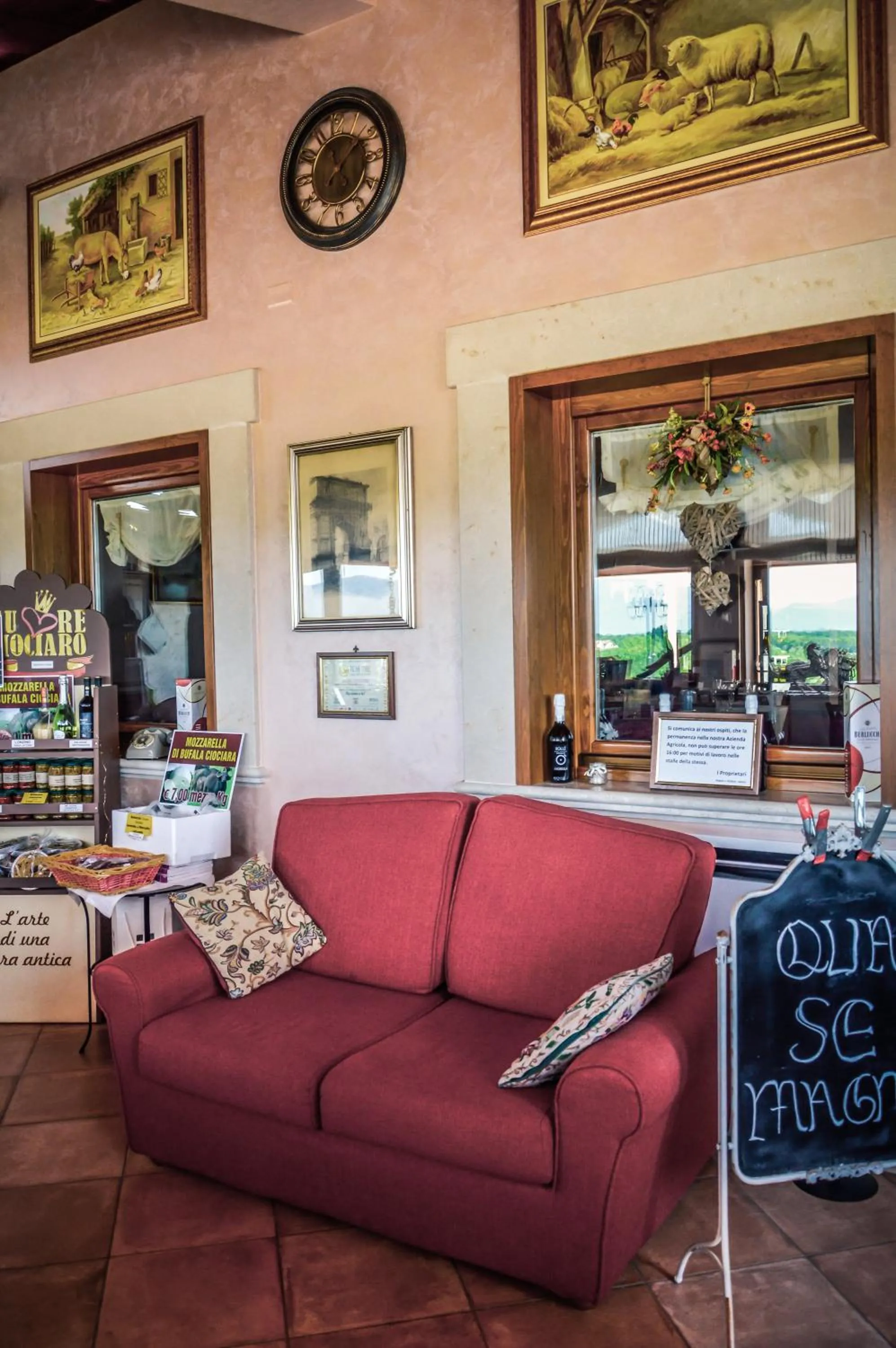 Lobby or reception in Agriturismo ciociaro " il colle " HOTEL RISTORANTE