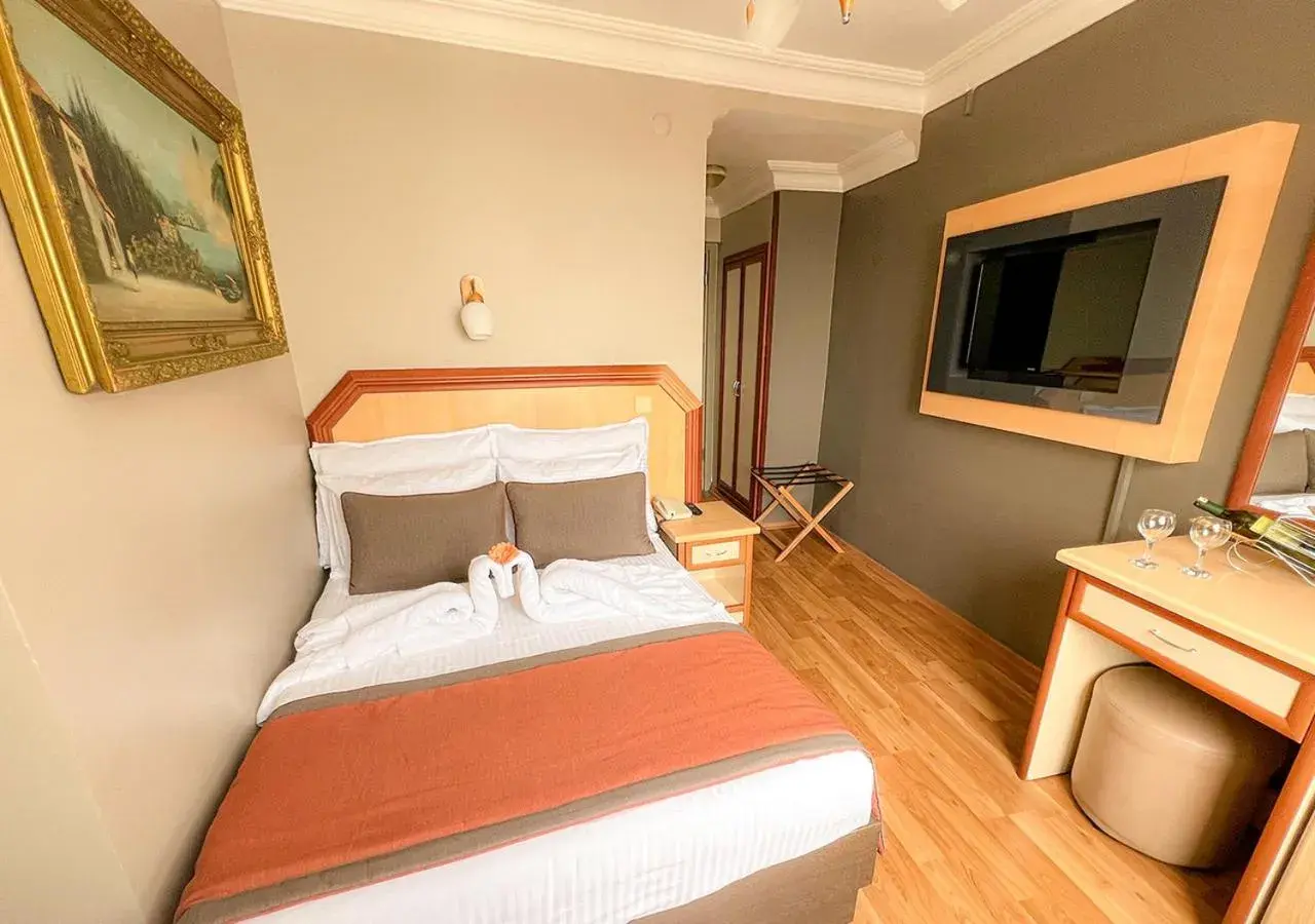 Bedroom, Bed in Benler Otel Laleli ISTanbul Bedroom, Bed in Benler Otel Laleli ISTanbul