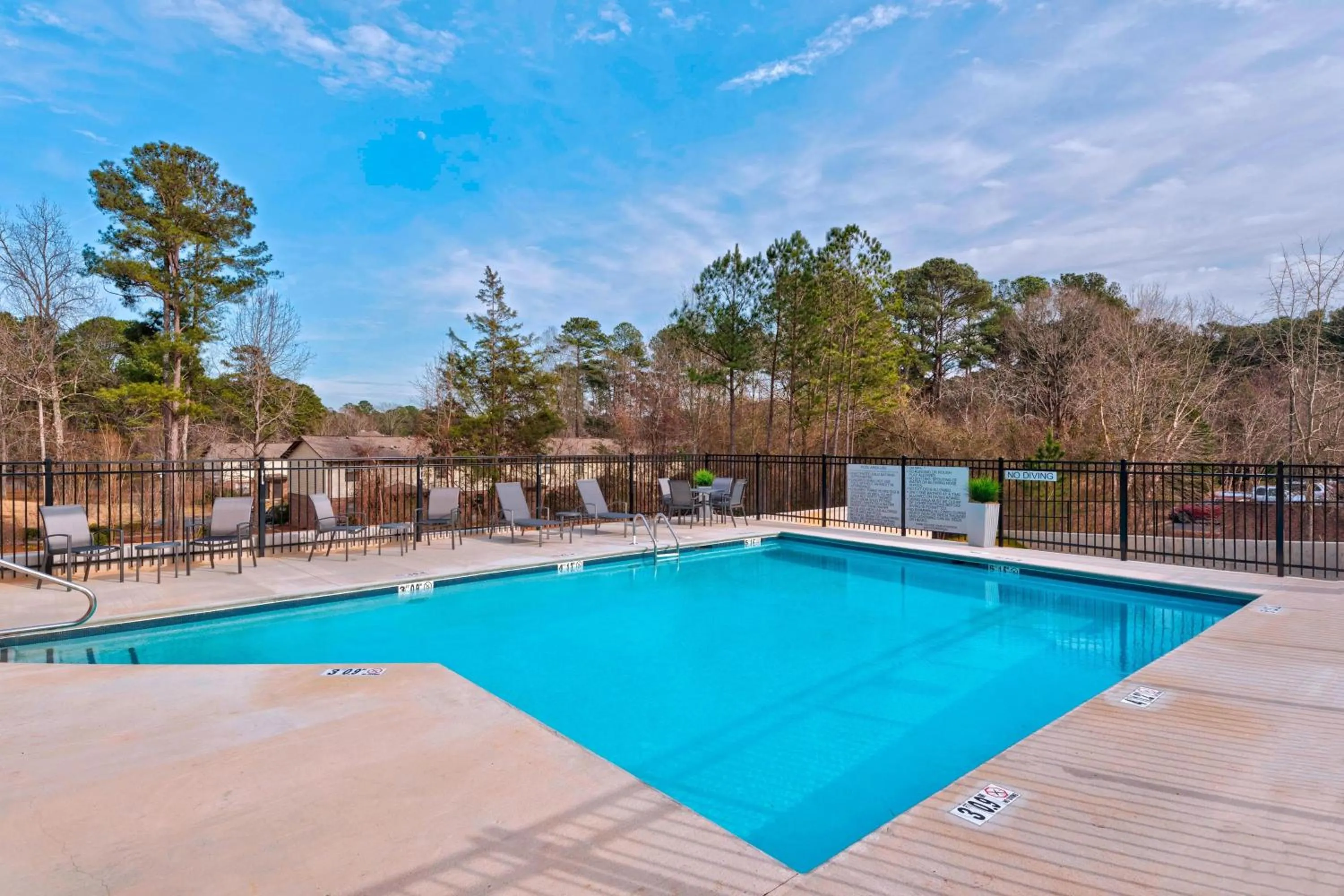 Swimming pool in Fairfield Inn & Suites by Marriott Atlanta Peachtree City