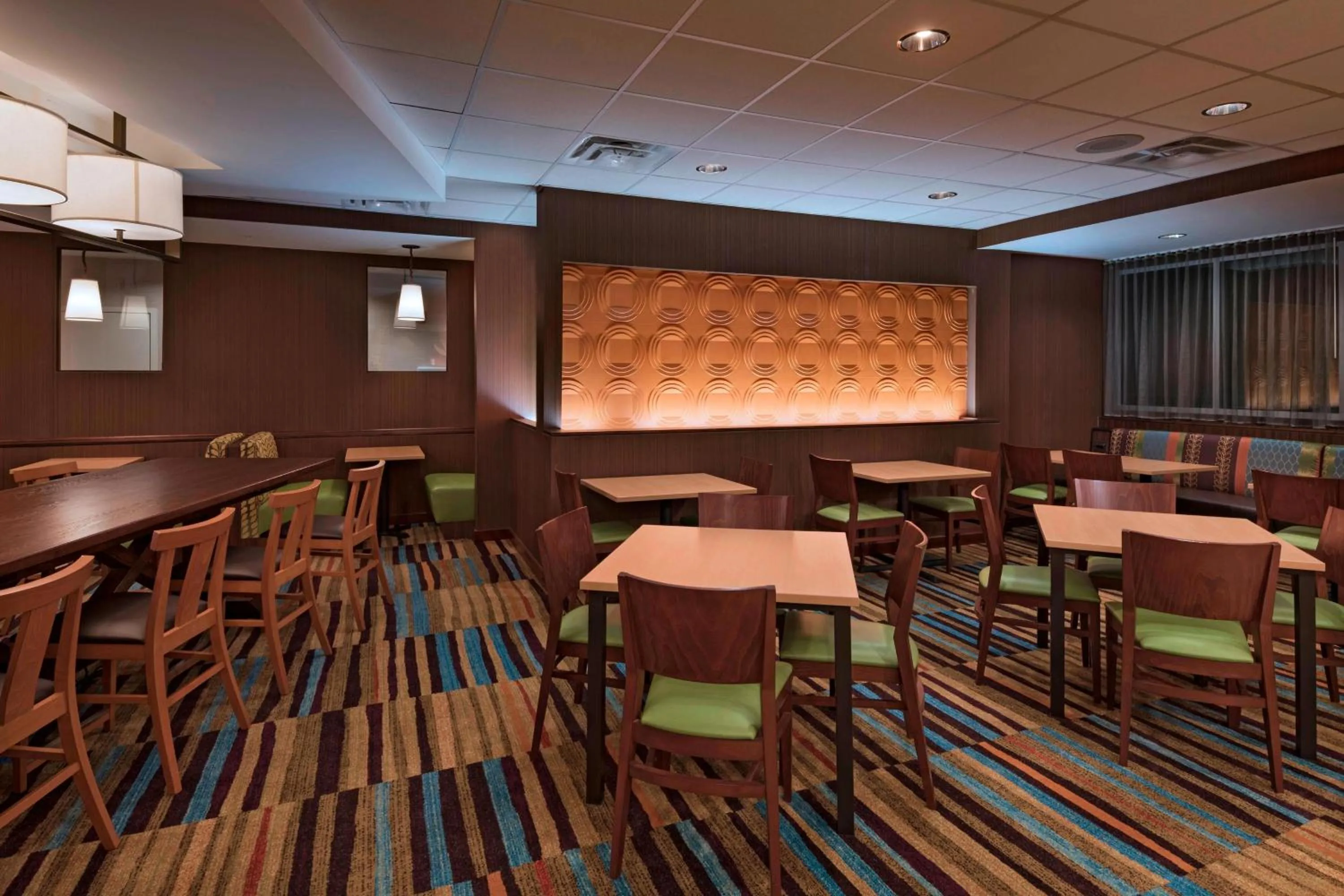 Restaurant/places to eat in Fairfield Inn & Suites by Marriott Atlanta Peachtree City
