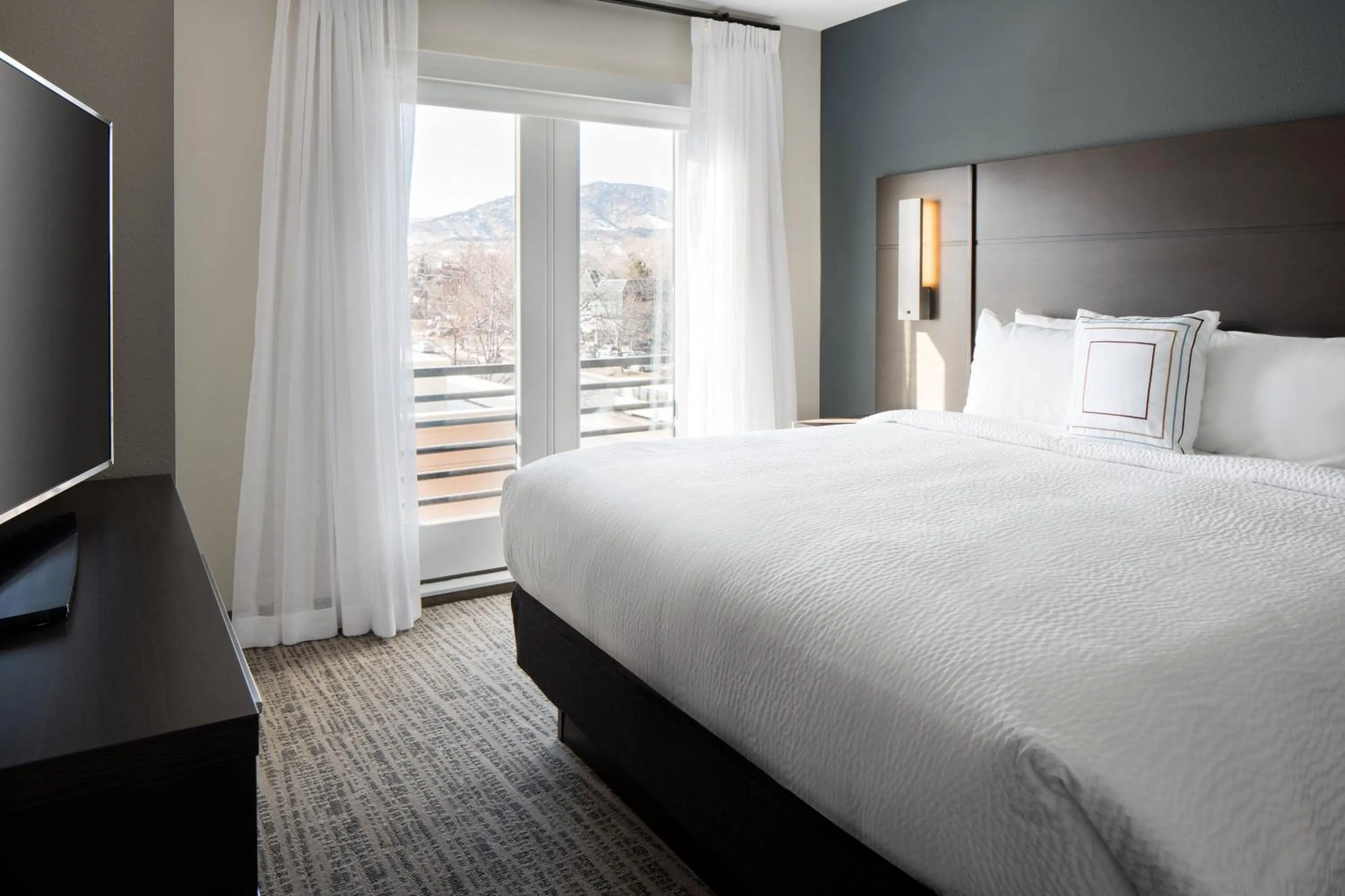 Bedroom, Bed in Residence Inn by Marriott Boulder Canyon Boulevard