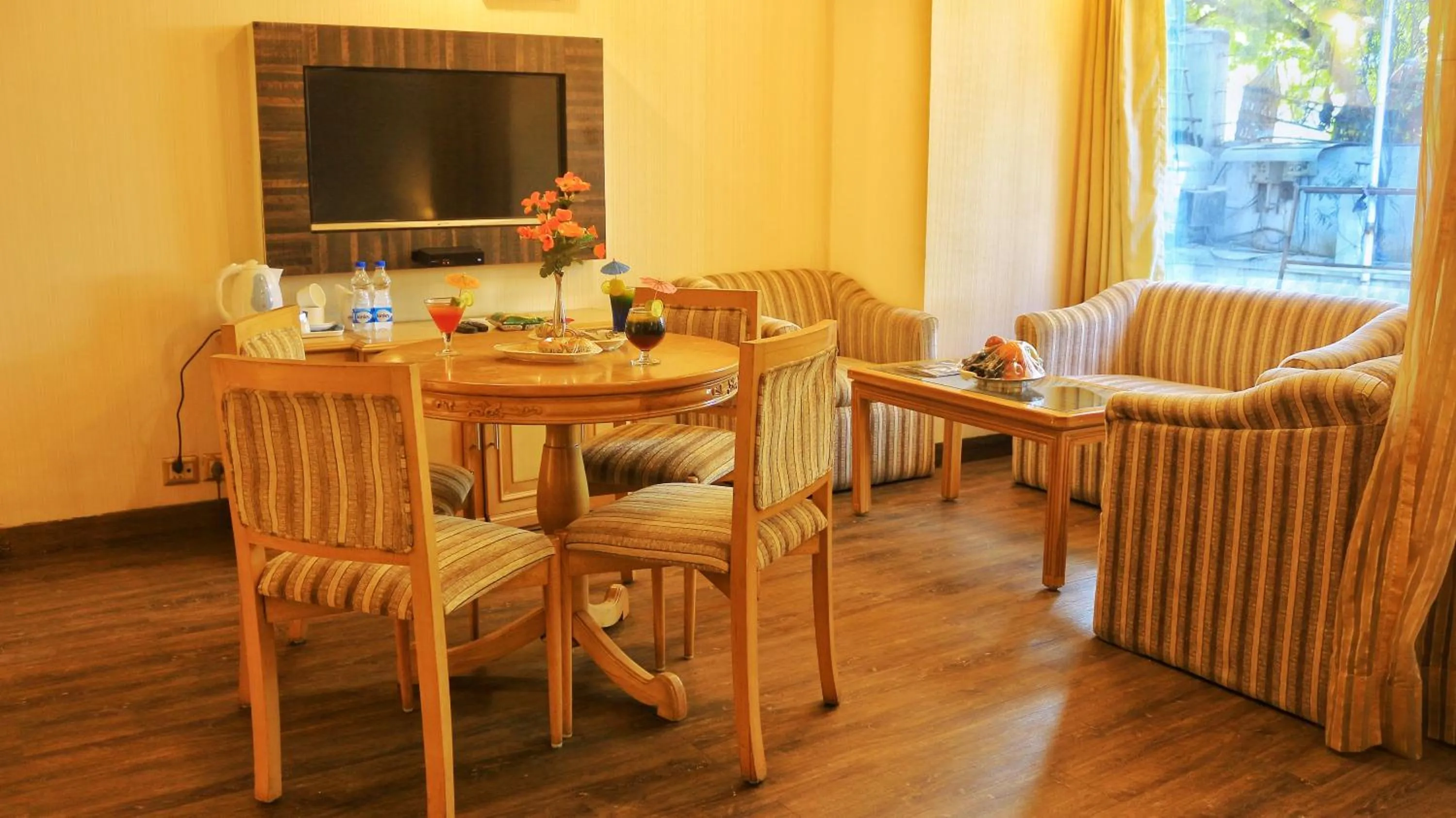 Seating area in Dee Marks Airport Hotel & Resorts