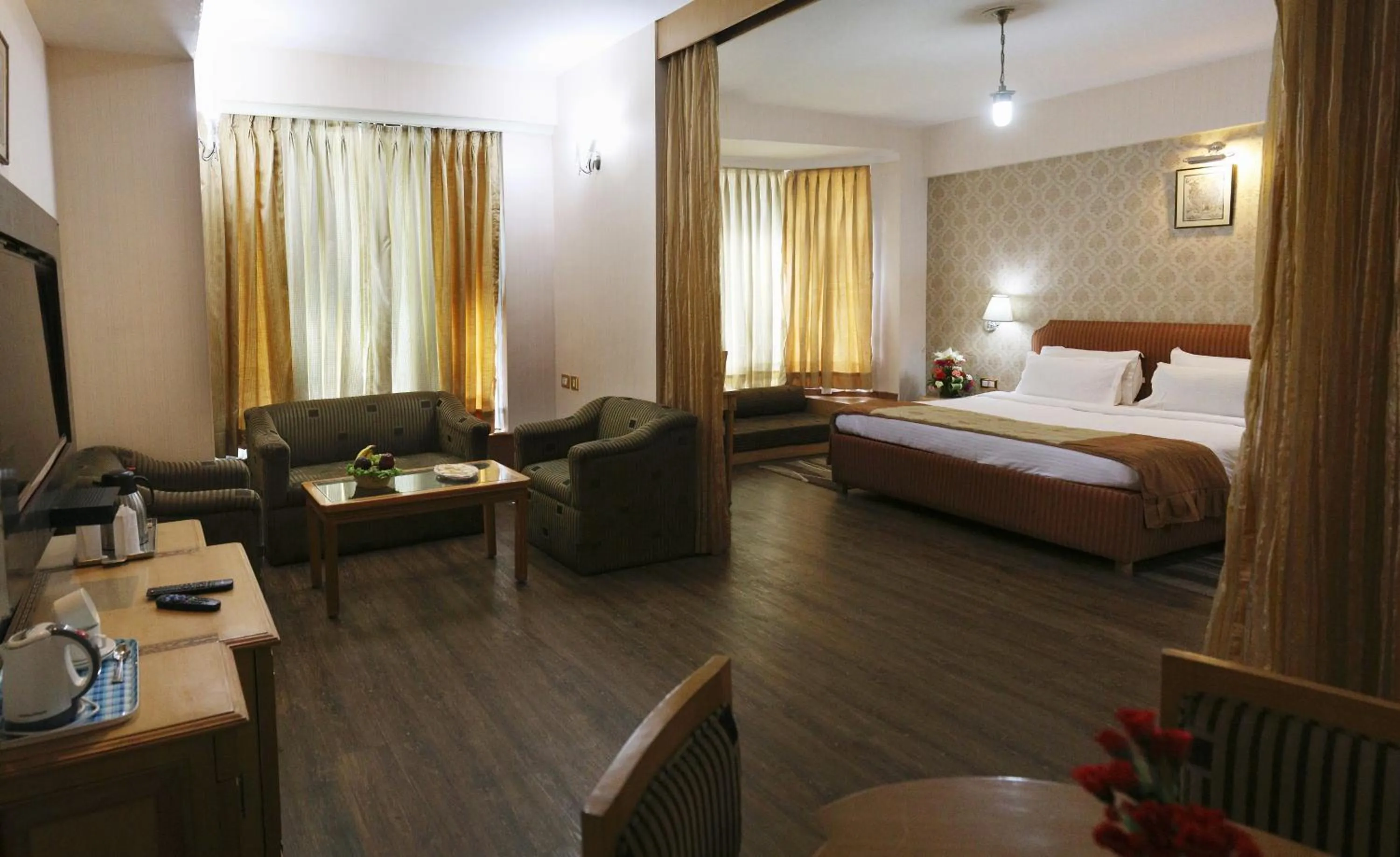 Property building, Bed in Dee Marks Airport Hotel & Resorts