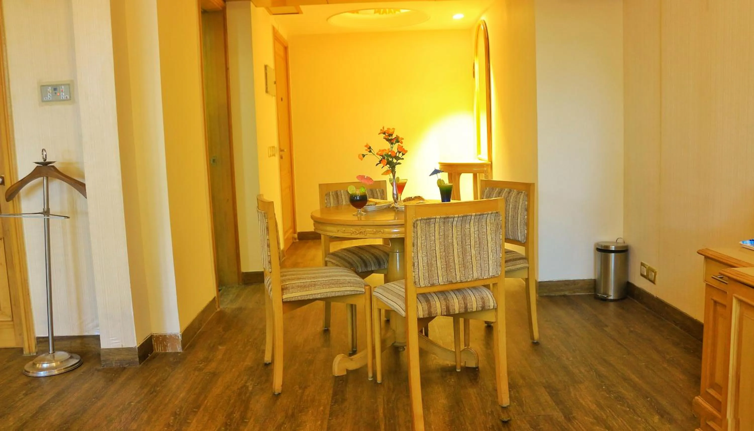 Seating area in Dee Marks Airport Hotel & Resorts