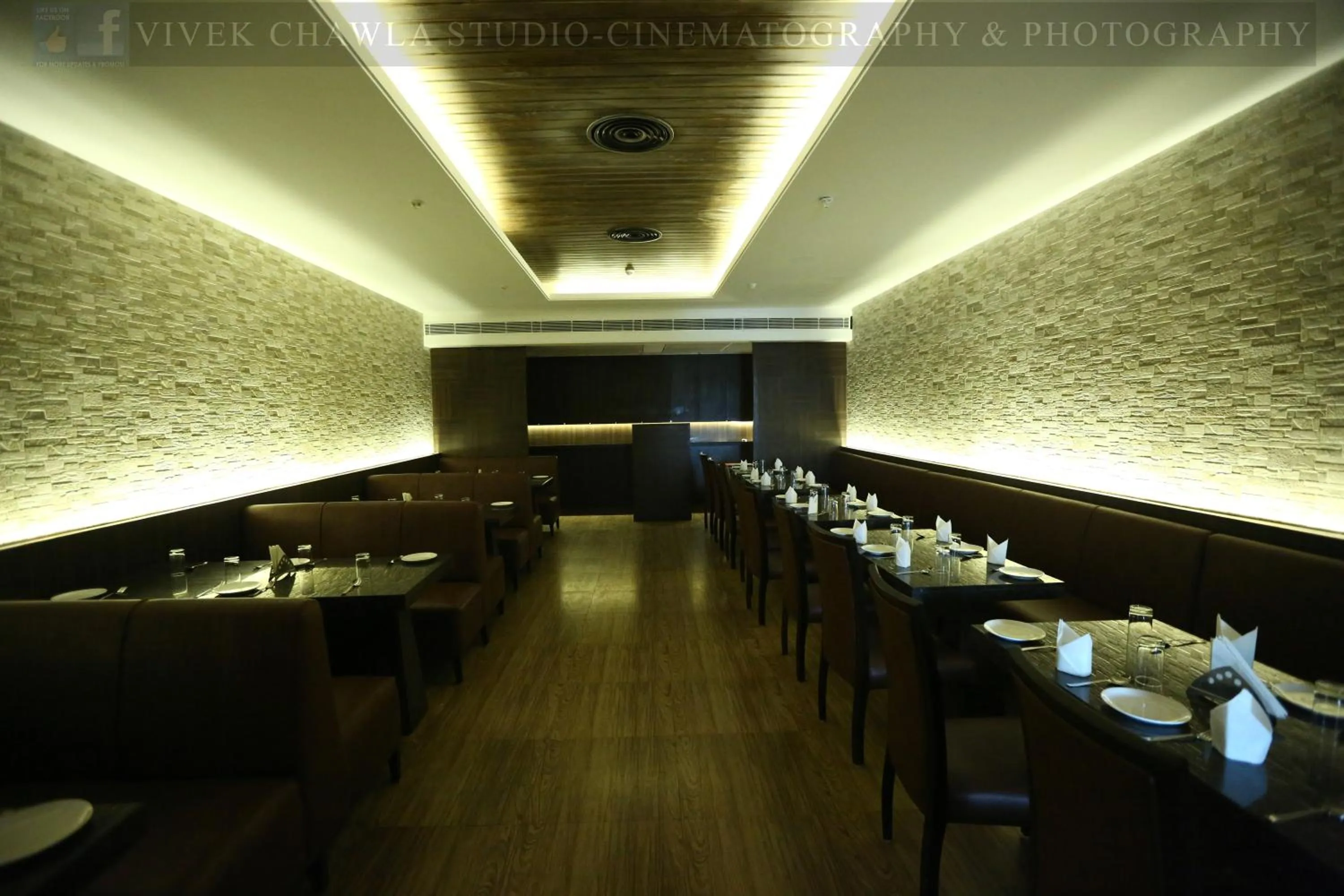 Restaurant/places to eat in Dee Marks Airport Hotel & Resorts