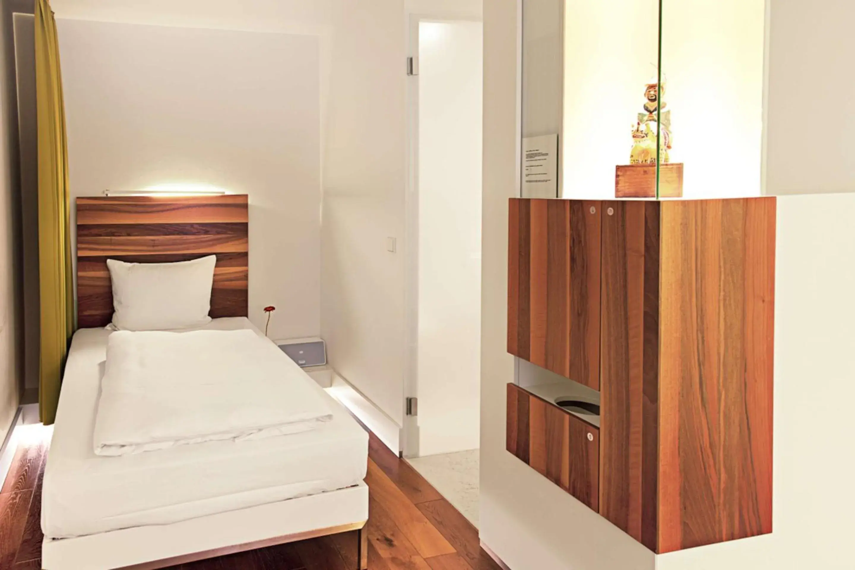 Economy Single Room facing the Courtyard in HOPPER Hotel St. Josef Economy Single Room facing the Courtyard in HOPPER Hotel St. Josef