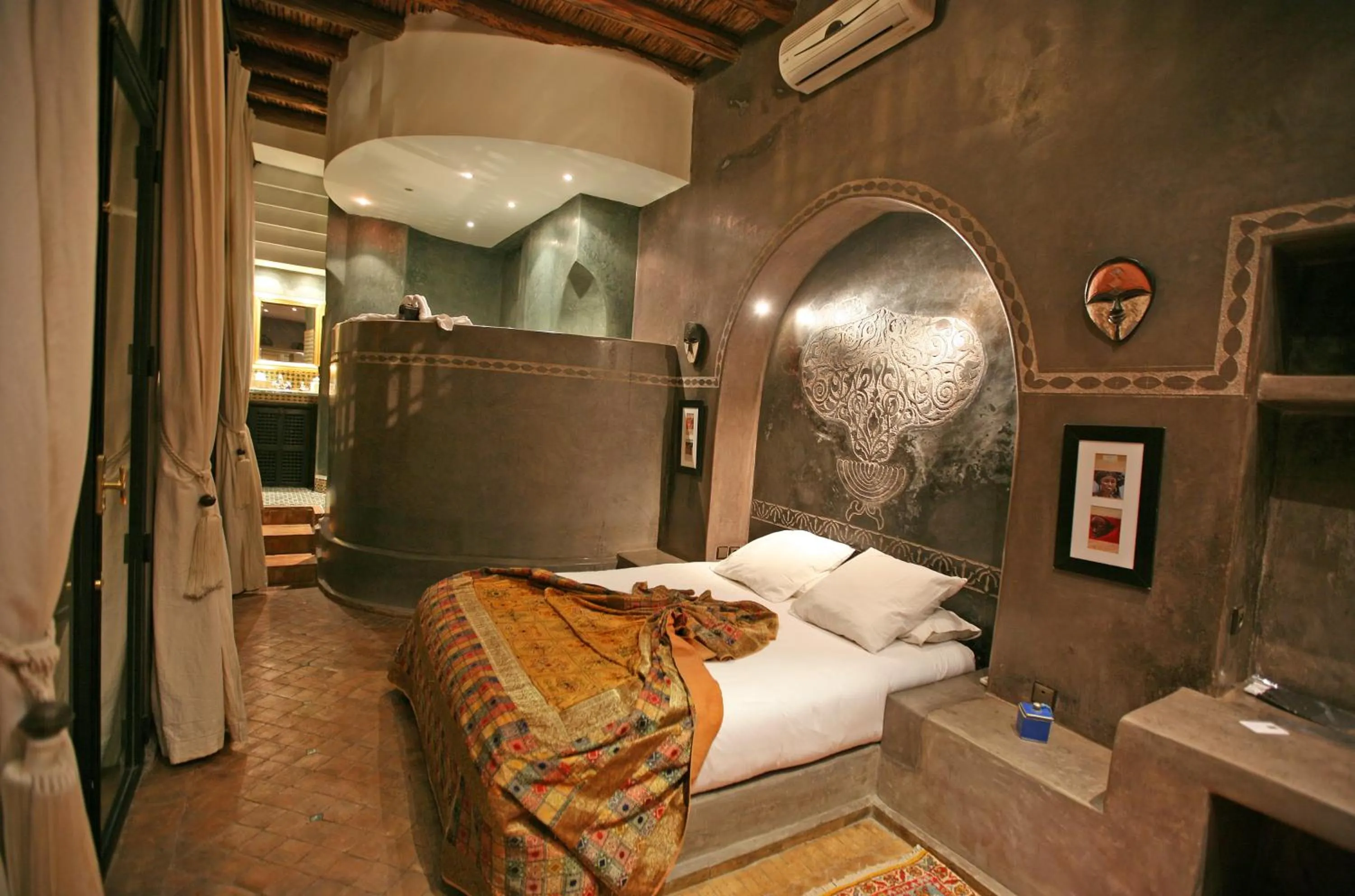 Photo of the whole room, Bed in Riad et Spa Misria Les Orangers