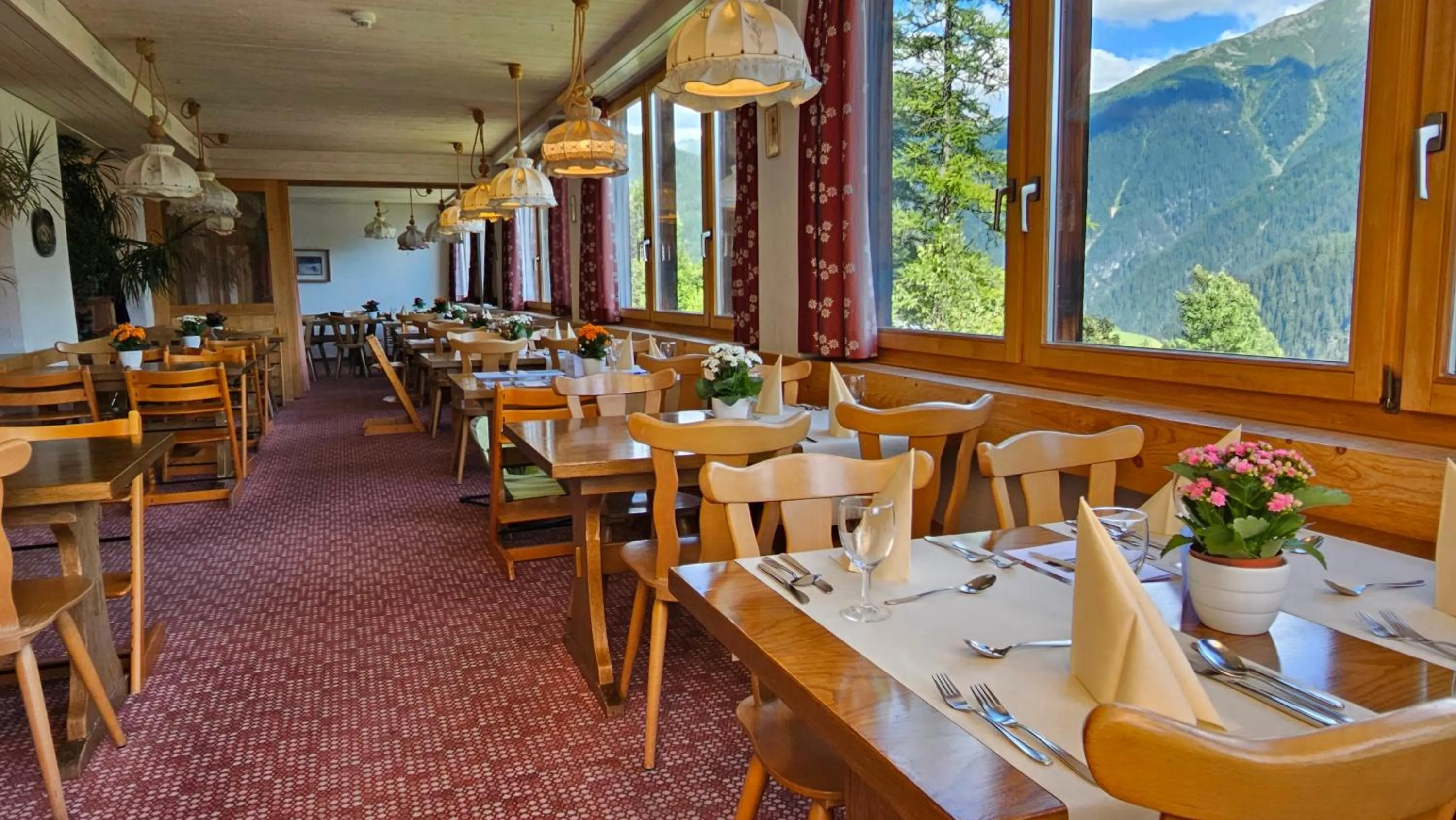 Restaurant/places to eat in Aparthotel Muchetta