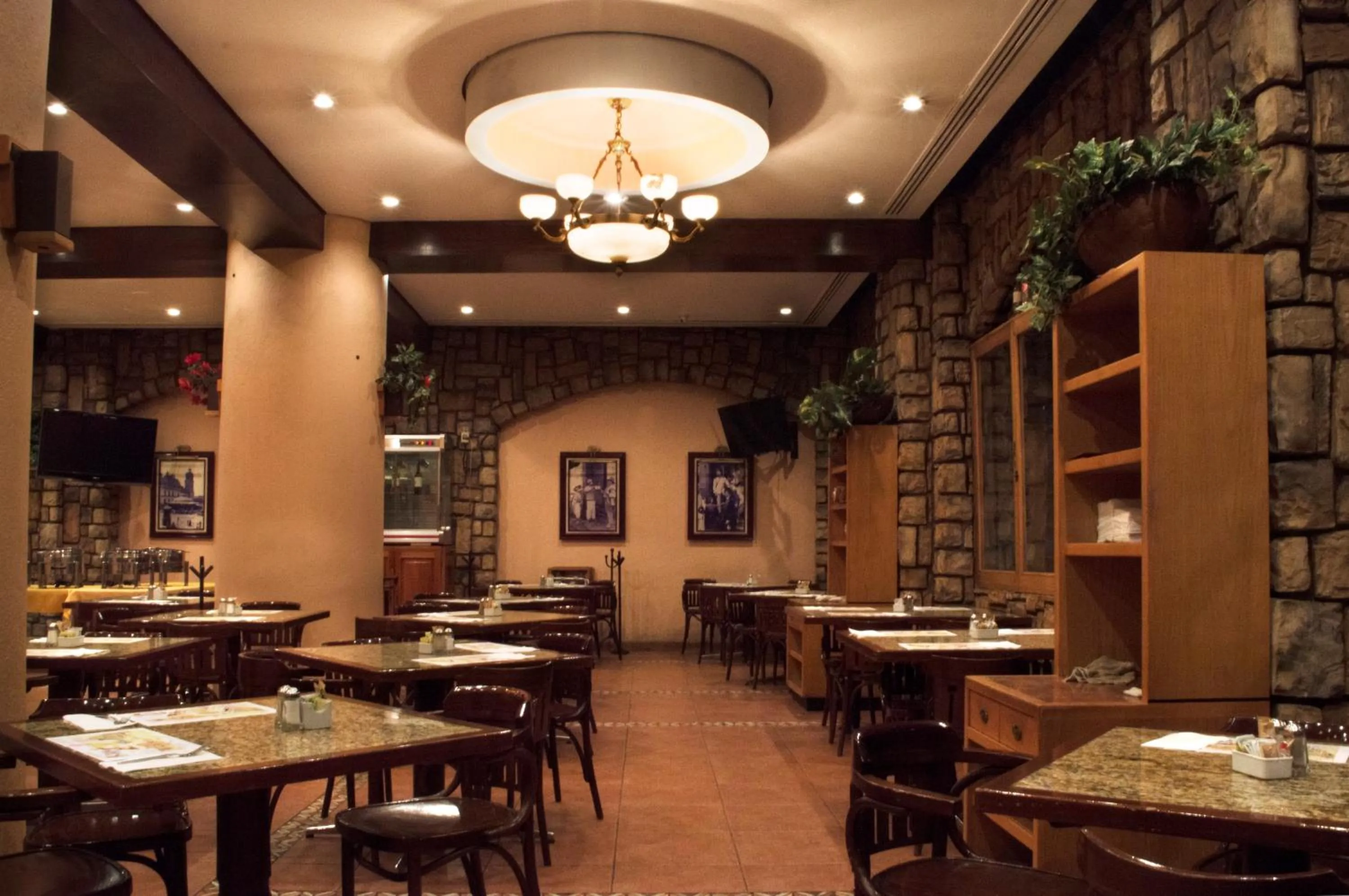 Restaurant/places to eat in Hotel Gillow