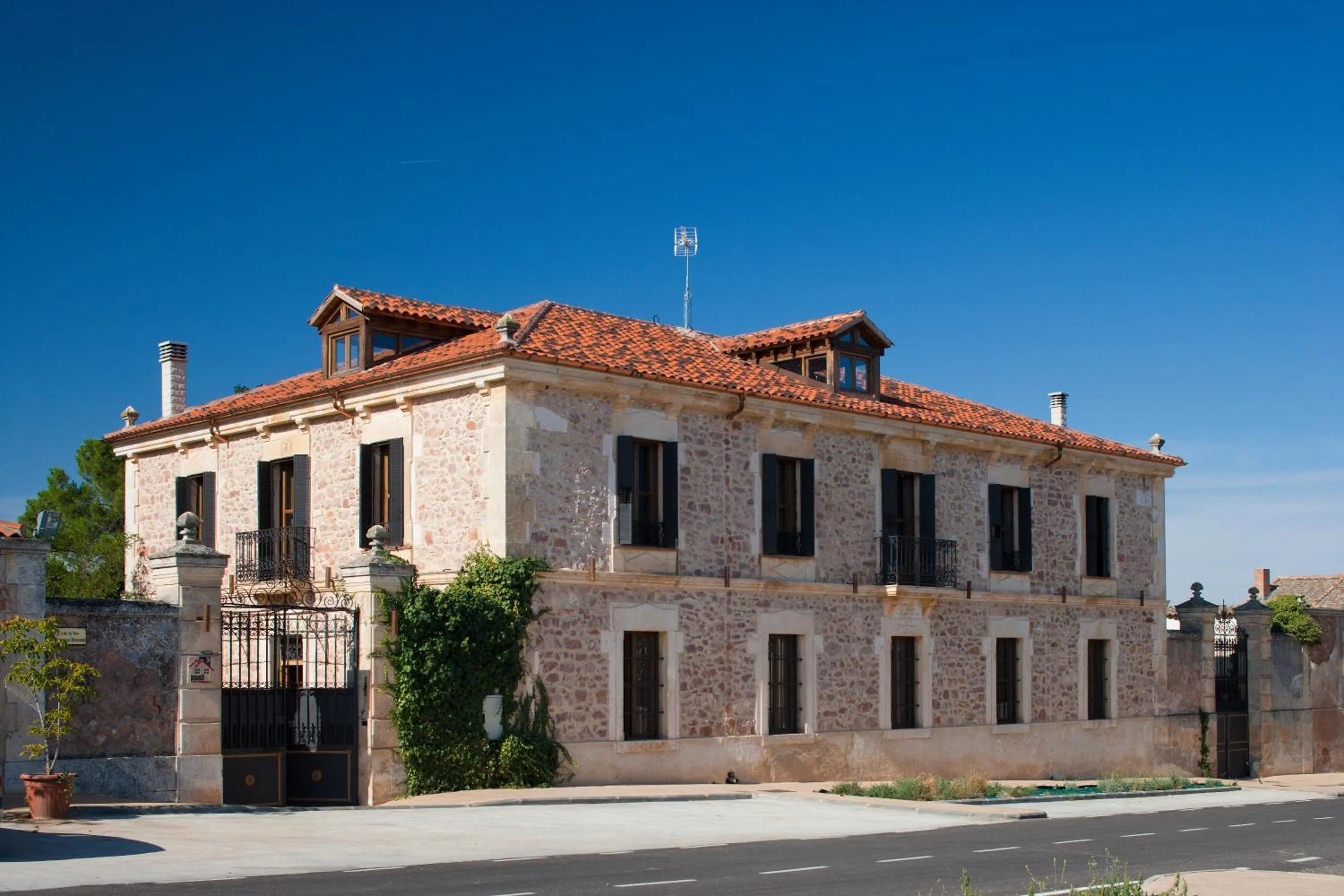 Property building in El Señorio De La Serrezuela