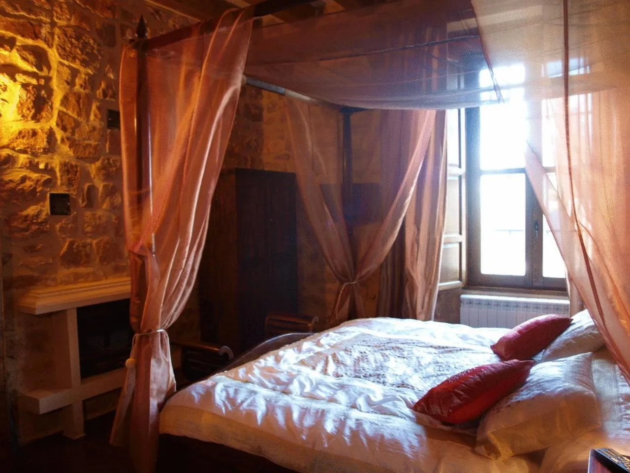 Photo of the whole room, Bed in El Señorio De La Serrezuela