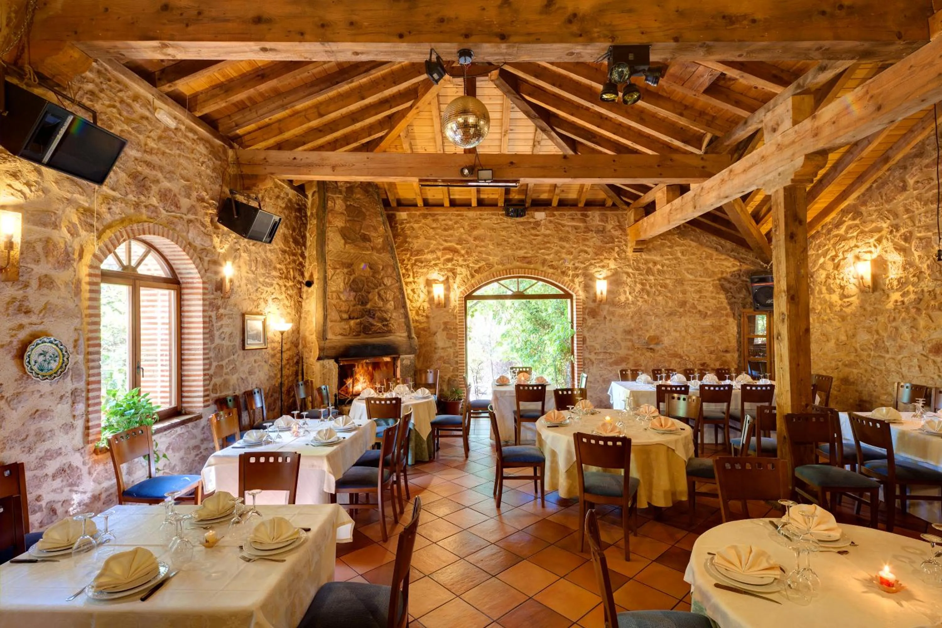 Restaurant/places to eat in El Señorio De La Serrezuela