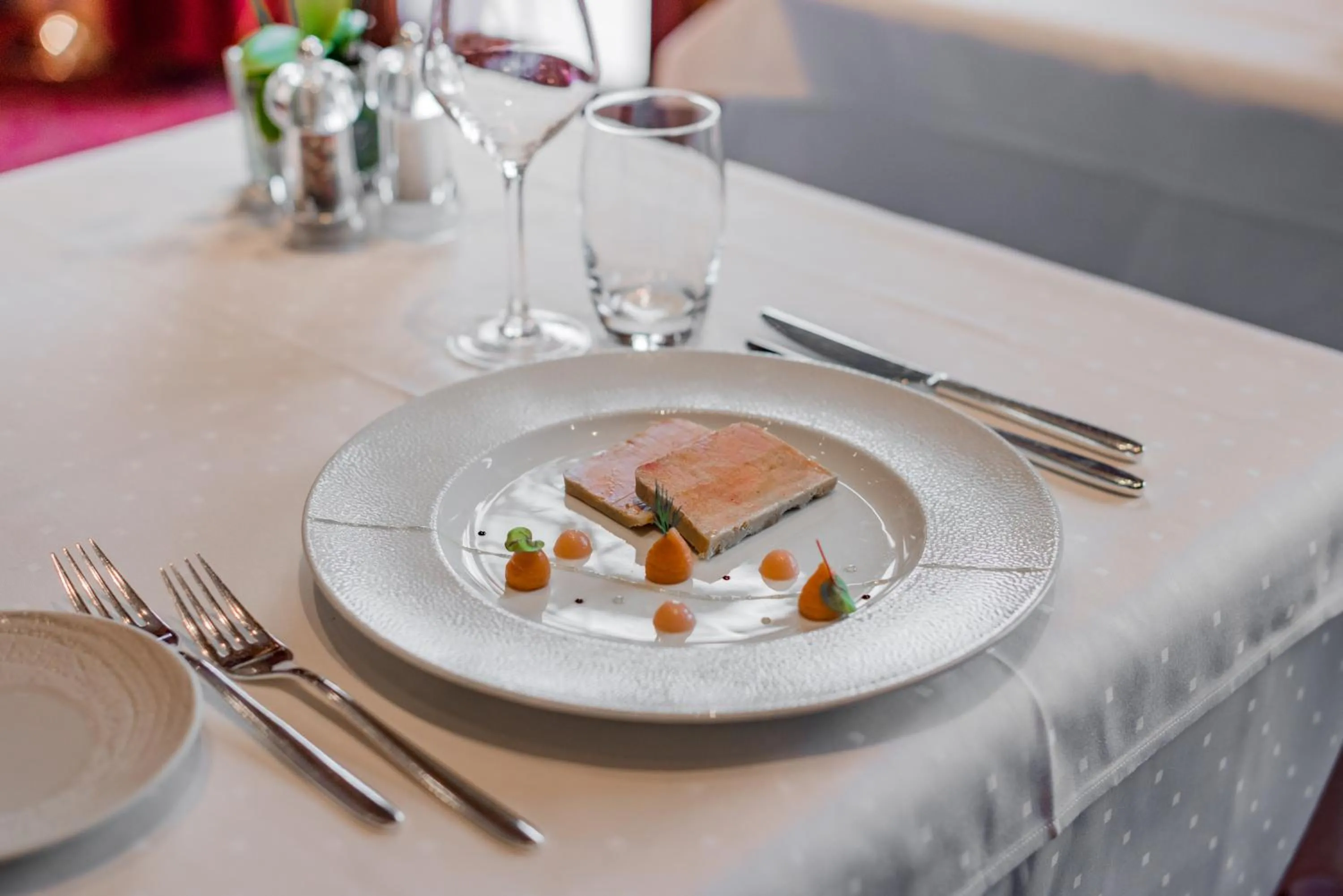 Food in Hotel Spa Restaurant Domaine du Moulin
